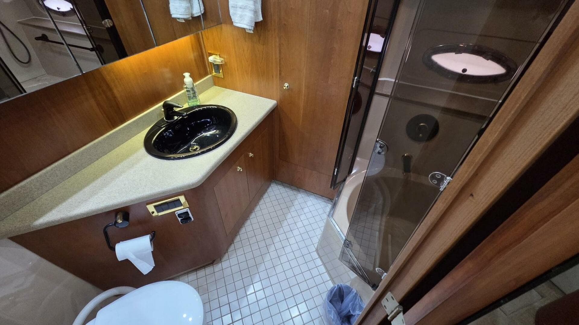 2000 Cruisers Yachts 4450 Express — photo 58