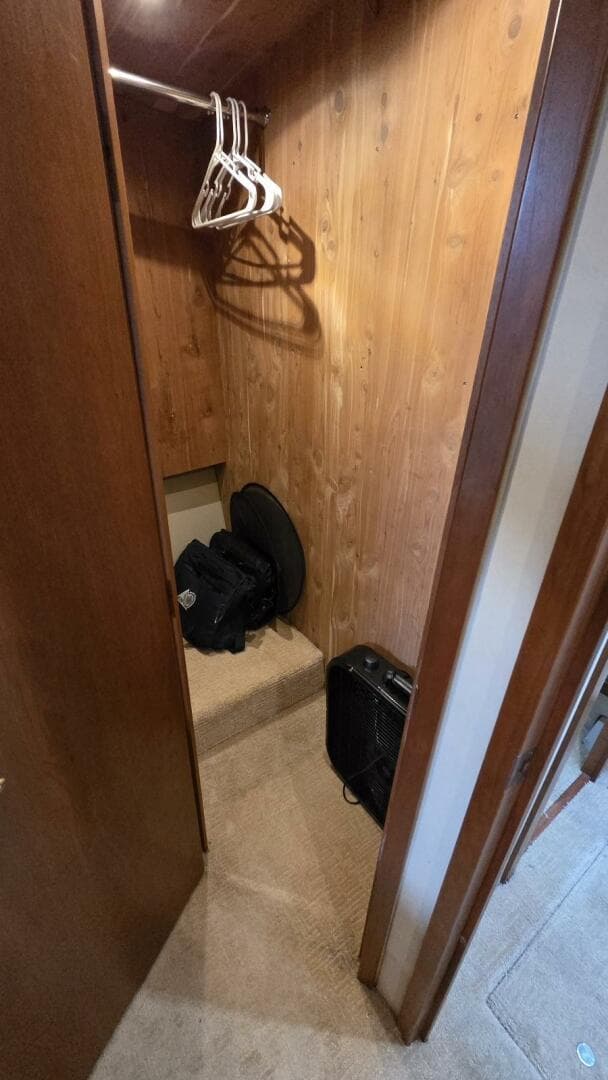 2000 Cruisers Yachts 4450 Express — photo 51