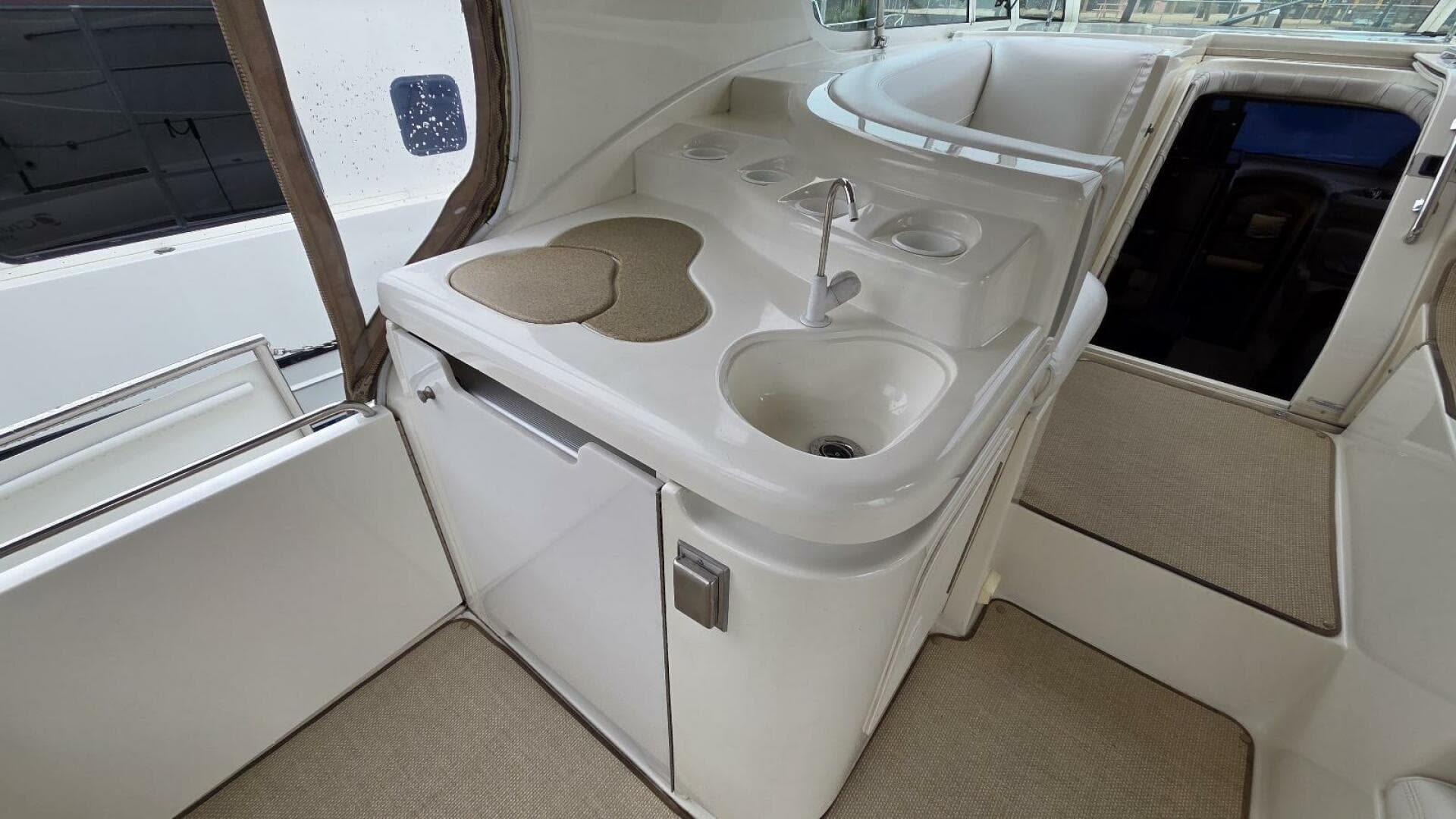 2000 Cruisers Yachts 4450 Express — photo 15