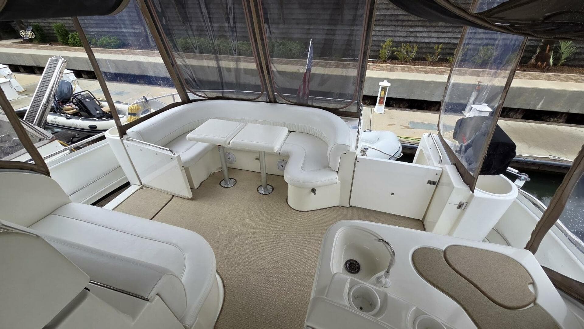 2000 Cruisers Yachts 4450 Express — photo 12