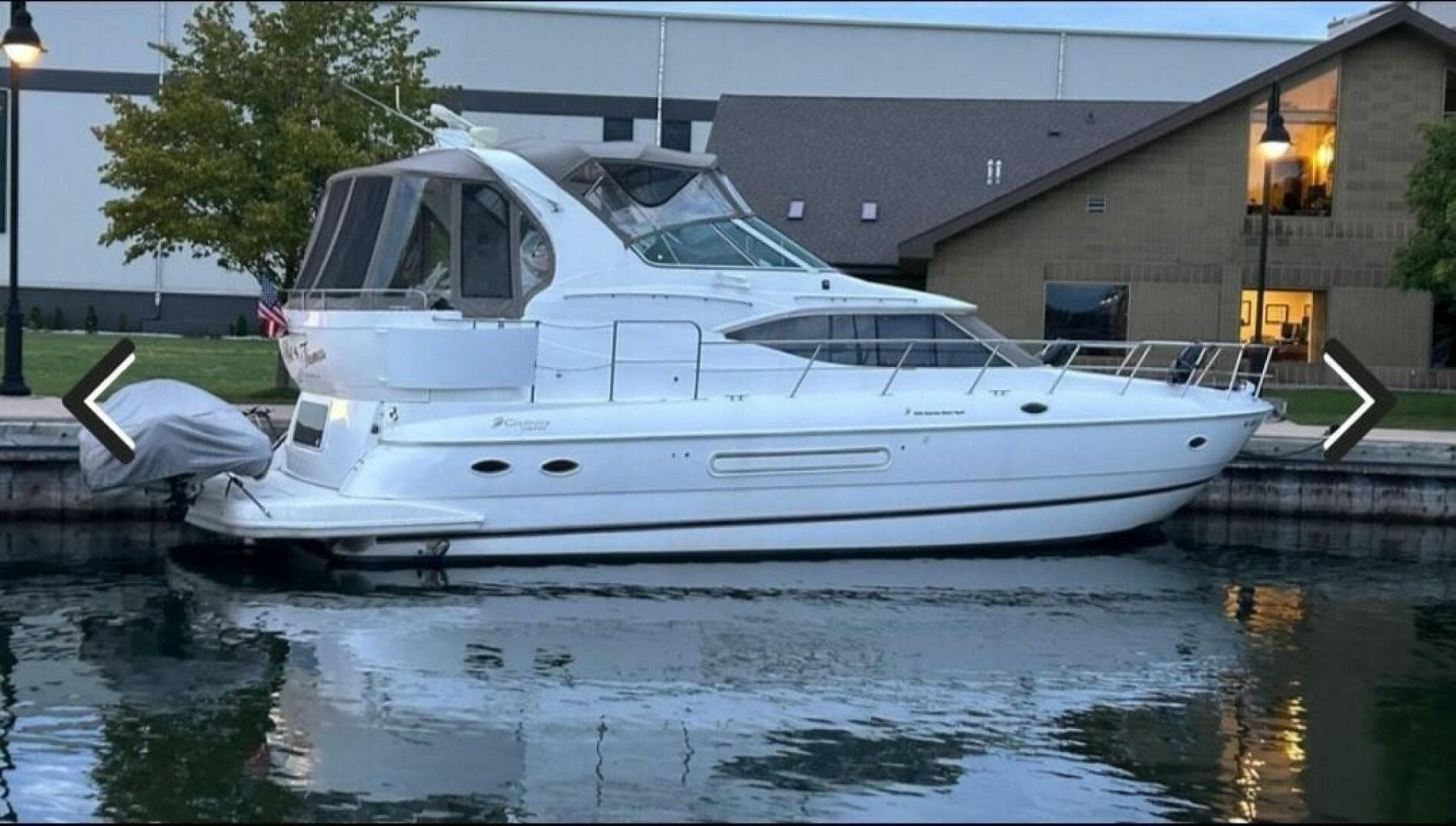 2000 Cruisers Yachts 4450 Express