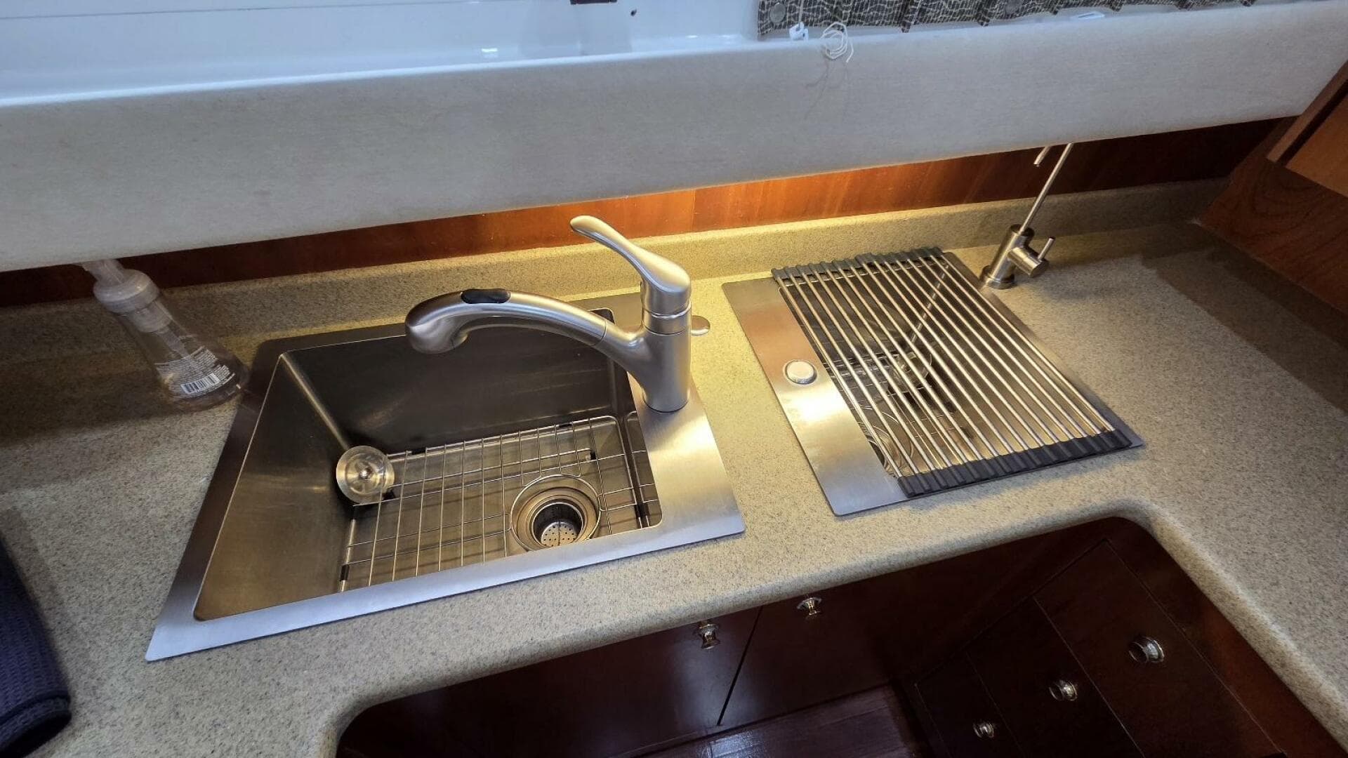 2000 Cruisers Yachts 4450 Express — photo 42