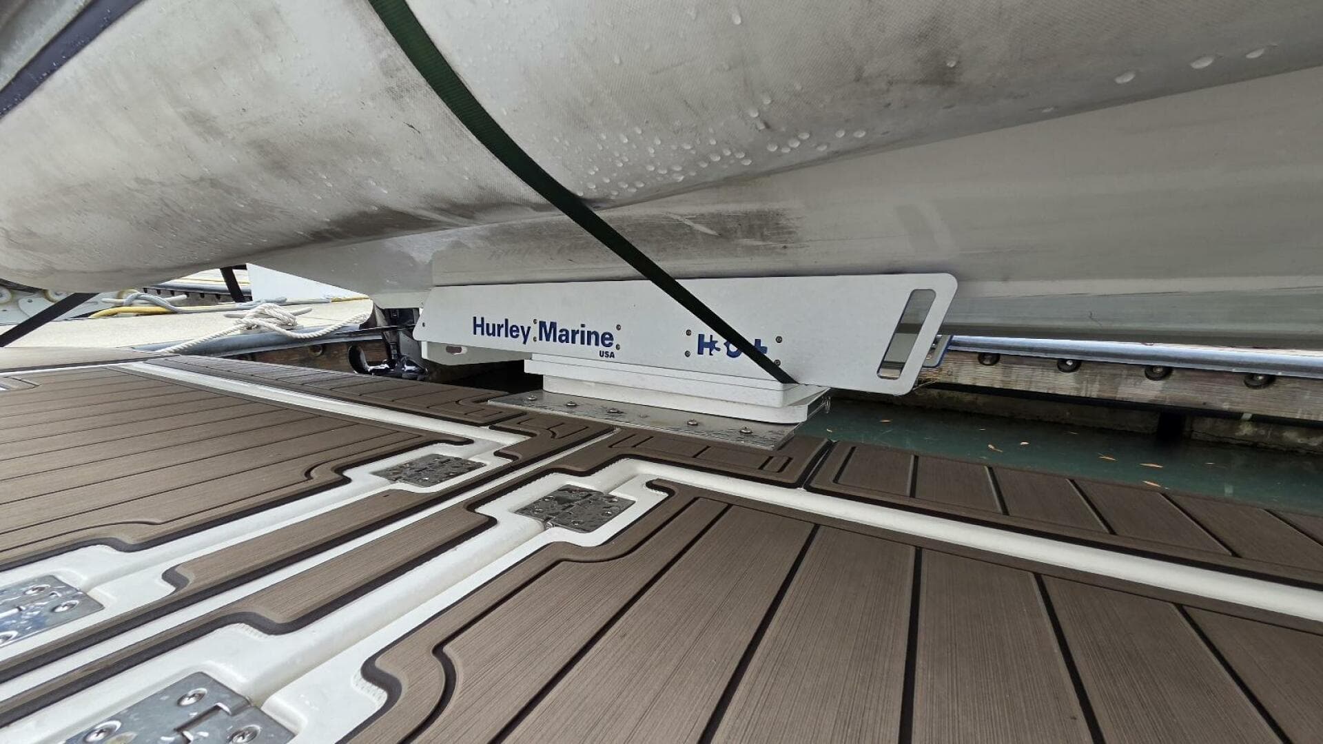 2000 Cruisers Yachts 4450 Express — photo 6