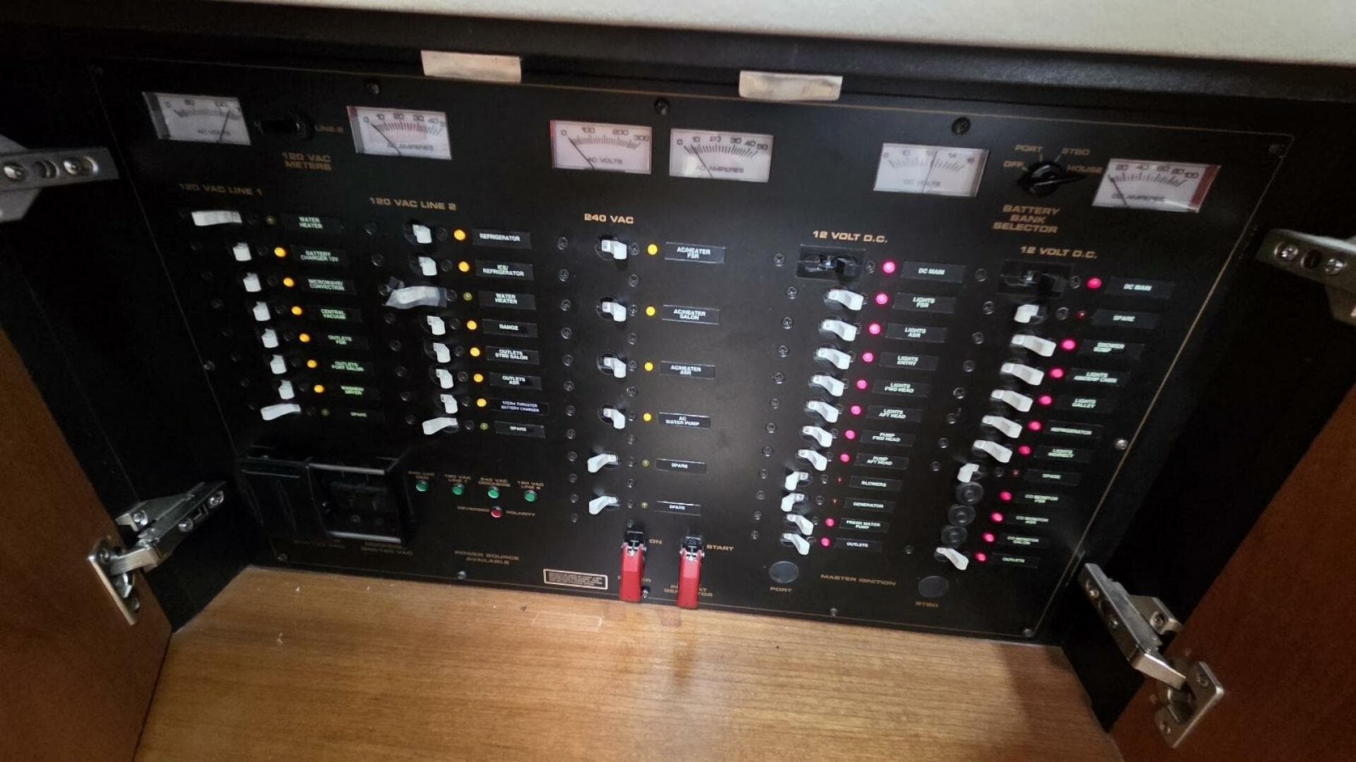 2000 Cruisers Yachts 4450 Express — photo 72