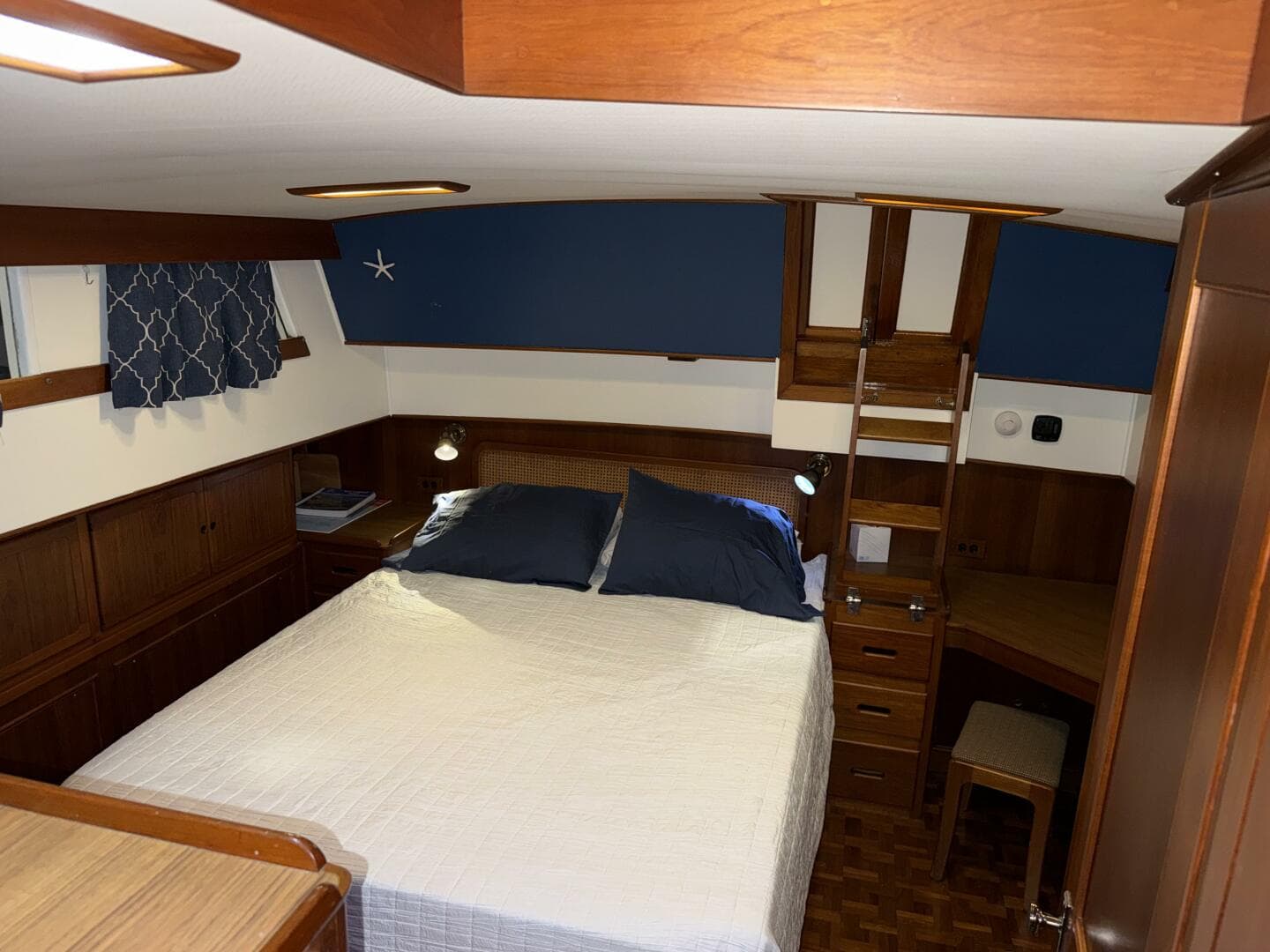 1991 Grand Banks 42 Classic — photo 45