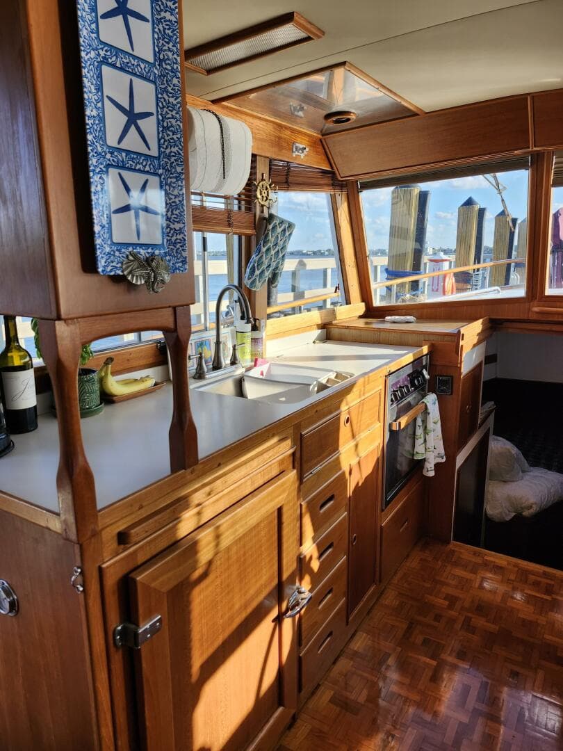 1991 Grand Banks 42 Classic — photo 30