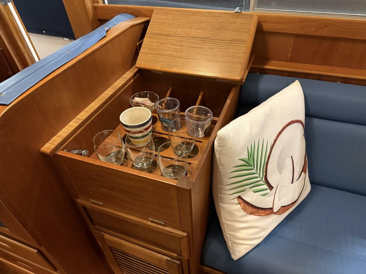 1991 Grand Banks 42 Classic — photo 18