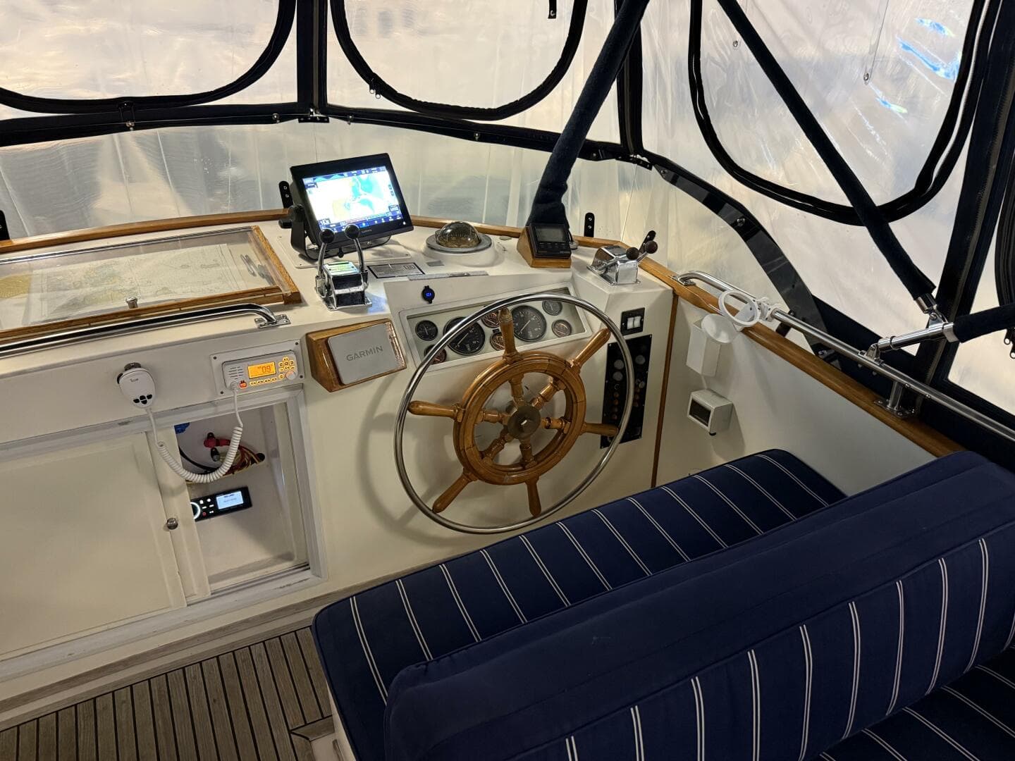 1991 Grand Banks 42 Classic — photo 81