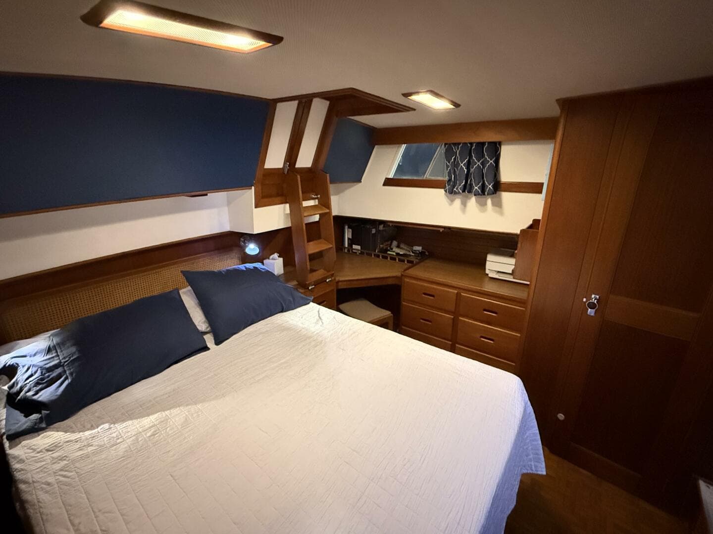 1991 Grand Banks 42 Classic — photo 46