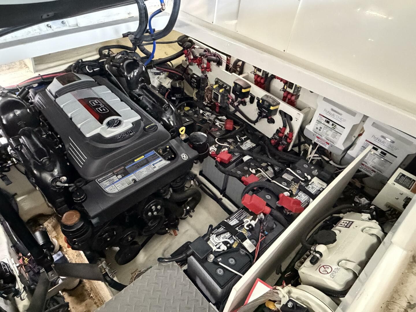 2023 Sea Ray 320 Sundancer — photo 24