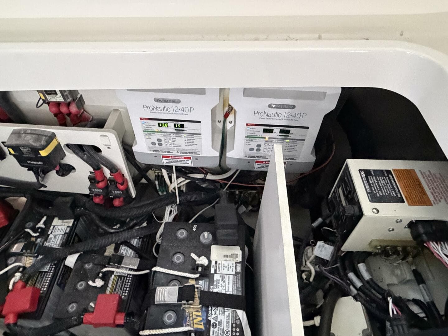 2023 Sea Ray 320 Sundancer — photo 29