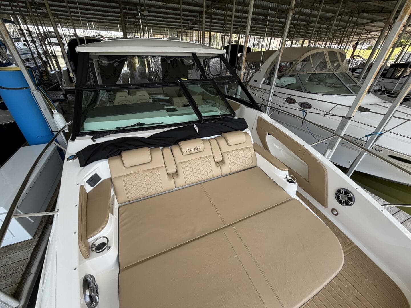 2023 Sea Ray 320 Sundancer — photo 12