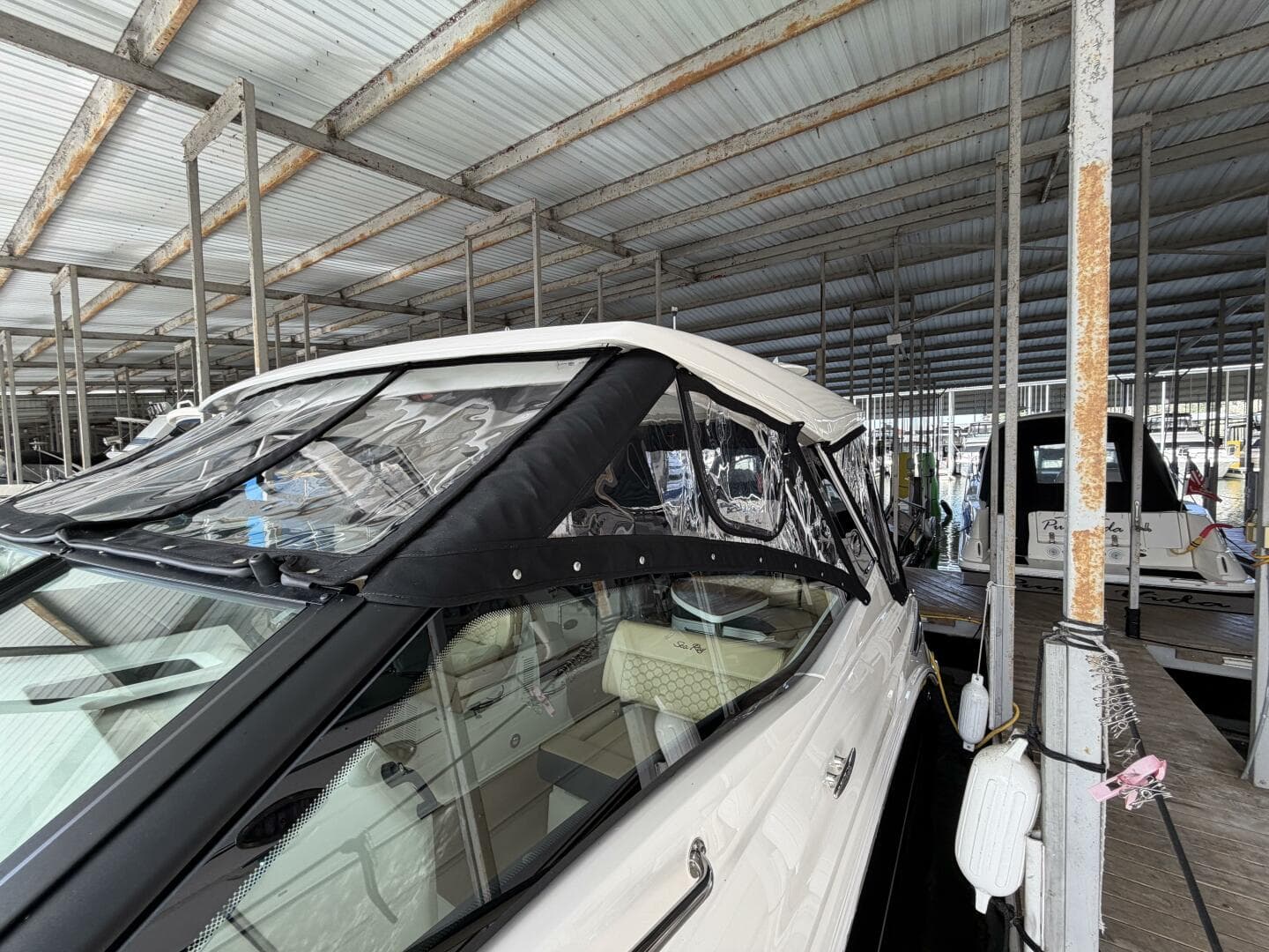 2023 Sea Ray 320 Sundancer — photo 22