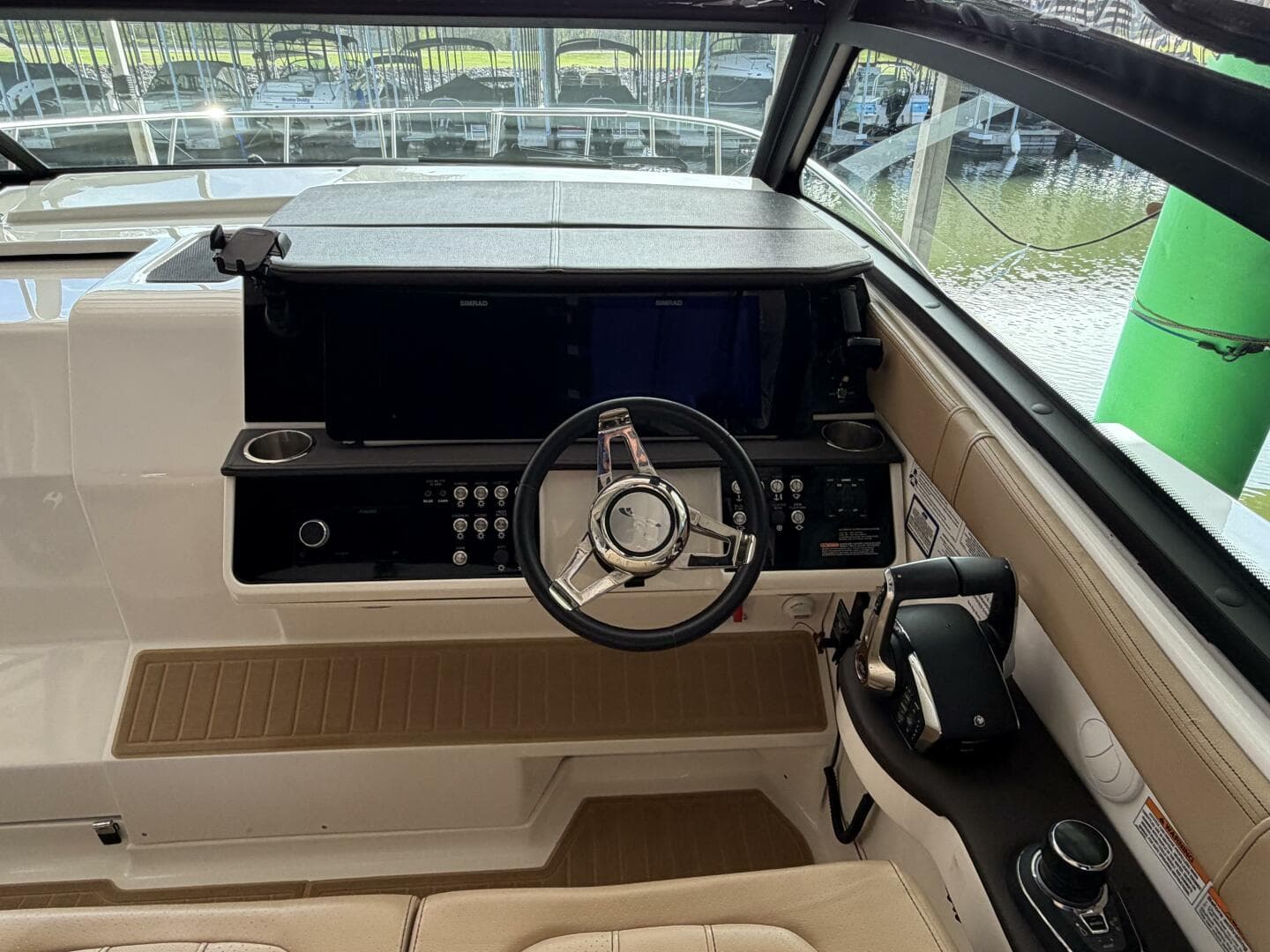 2023 Sea Ray 320 Sundancer — photo 13