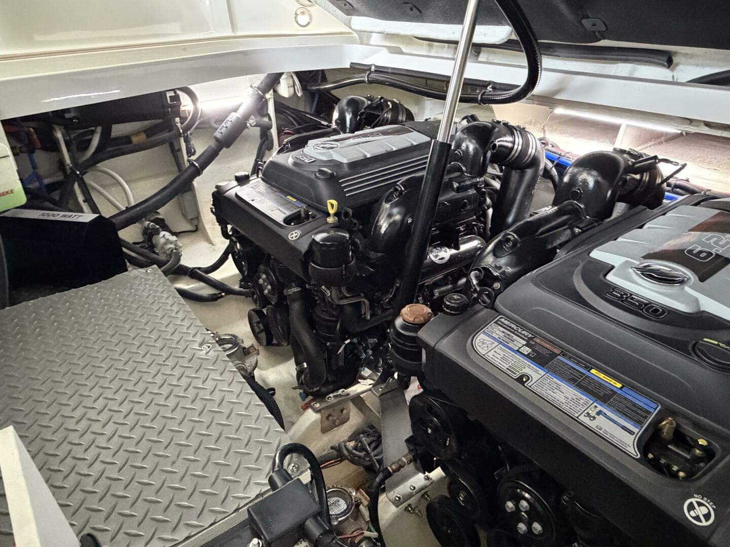 2023 Sea Ray 320 Sundancer — photo 28