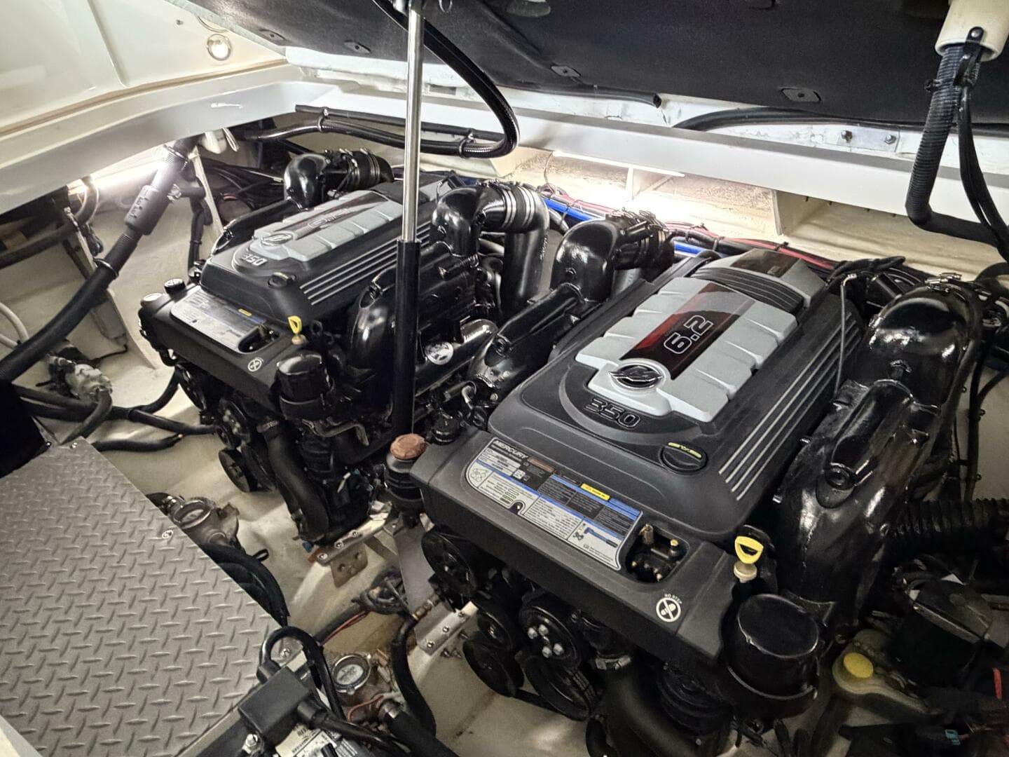 2023 Sea Ray 320 Sundancer — photo 26