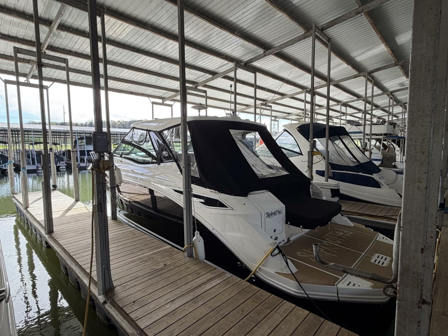 2023 Sea Ray 320 Sundancer — photo 25