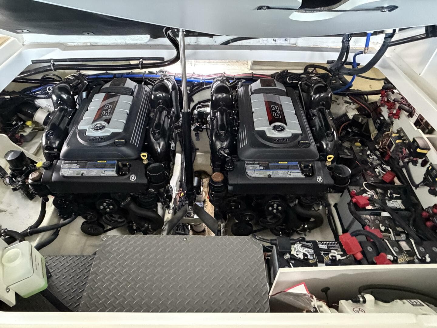 2023 Sea Ray 320 Sundancer — photo 27