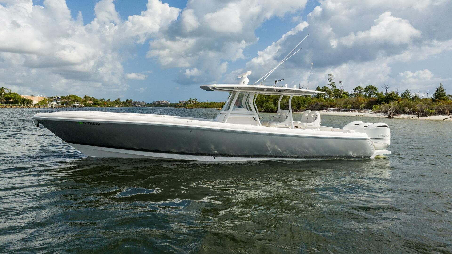 2015 Intrepid 375 CC — photo 2