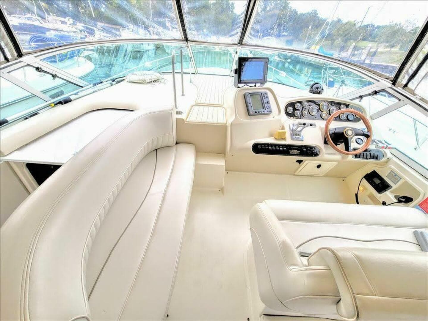 2000 Cruisers Yachts 3672 Express — photo 33