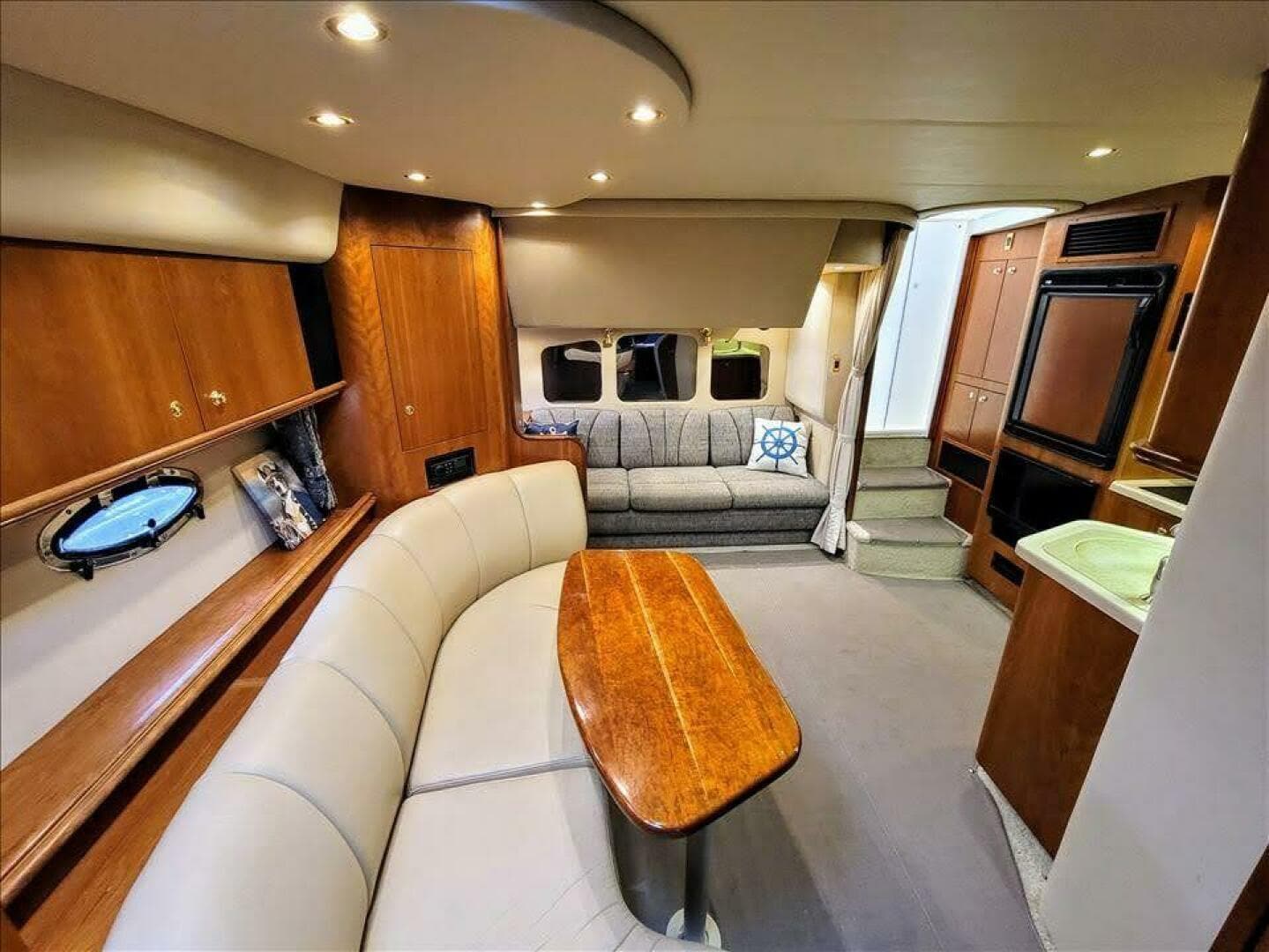 2000 Cruisers Yachts 3672 Express — photo 35
