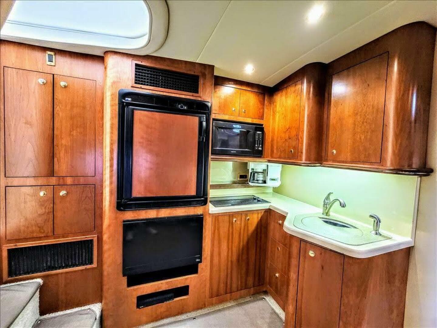 2000 Cruisers Yachts 3672 Express — photo 20