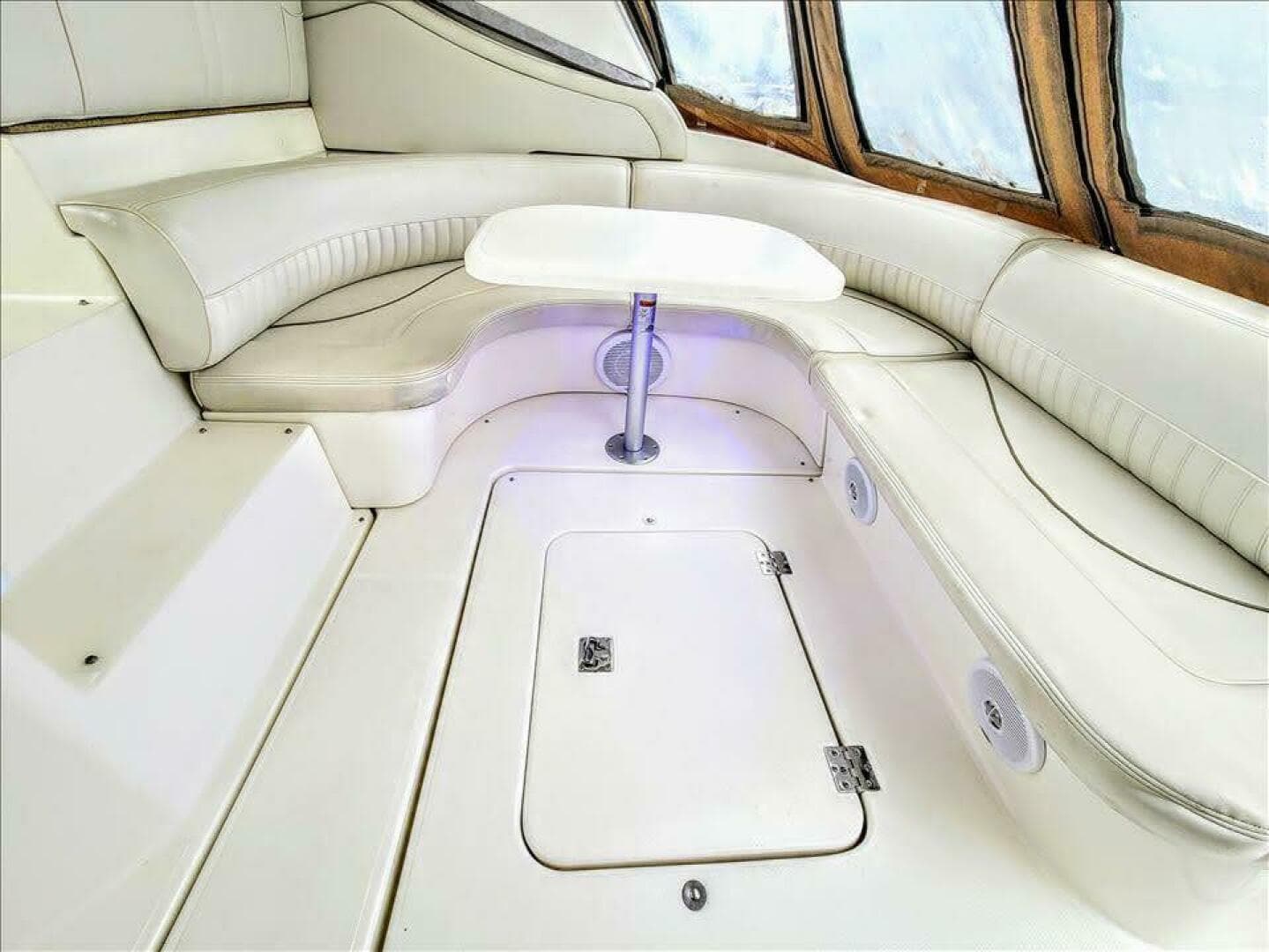 2000 Cruisers Yachts 3672 Express — photo 9