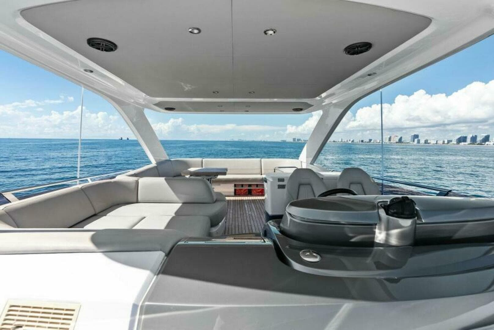 2022 Princess F55 — photo 17