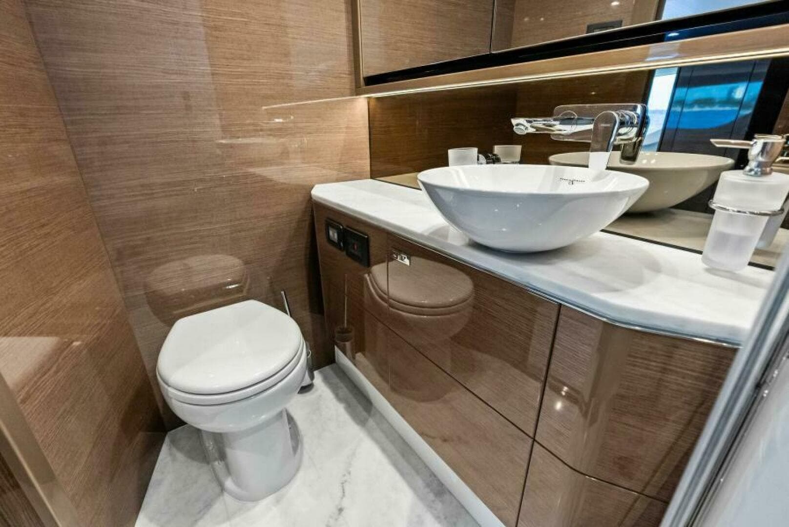 2022 Princess F55 — photo 45