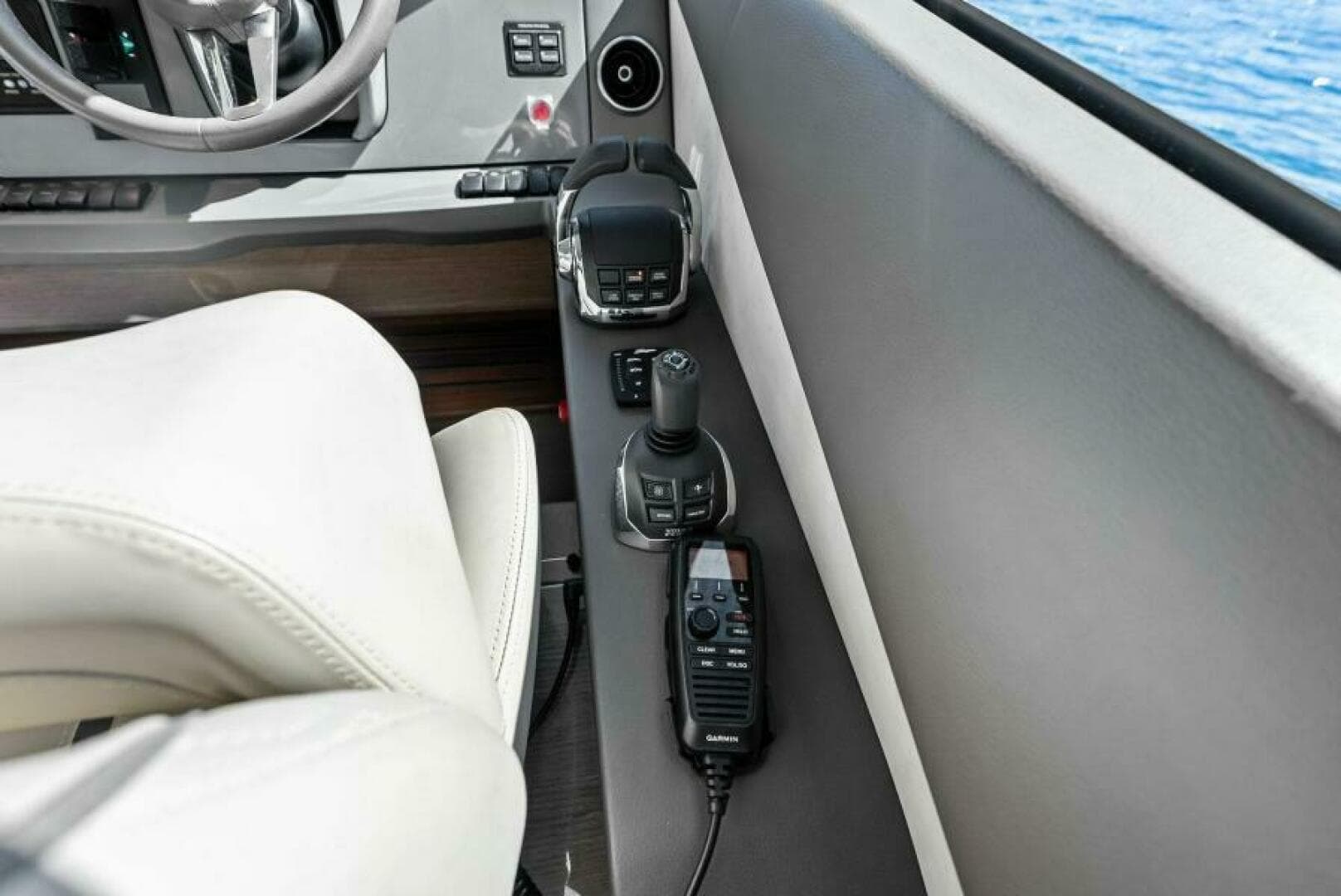 2022 Princess F55 — photo 11