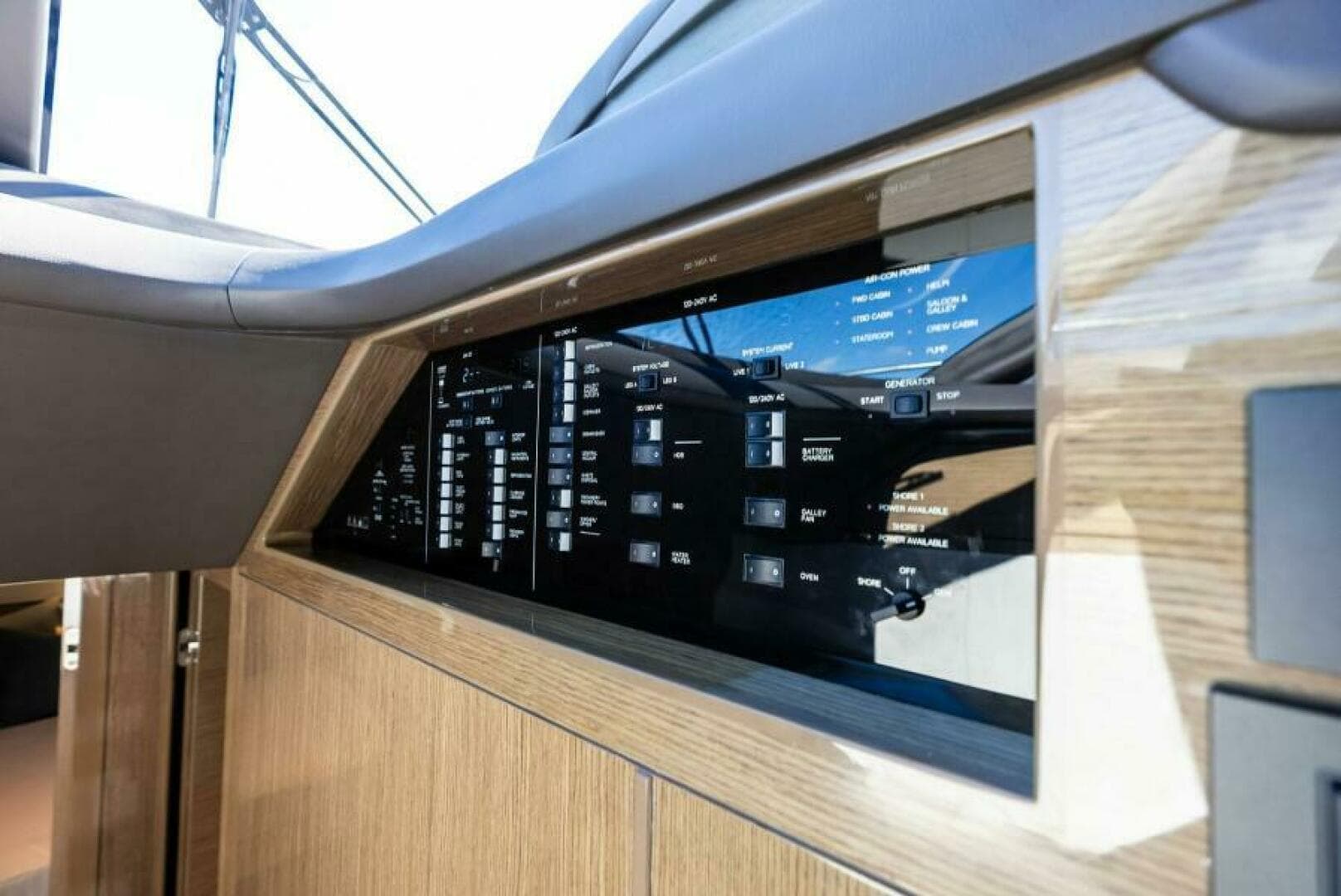 2022 Princess F55 — photo 28