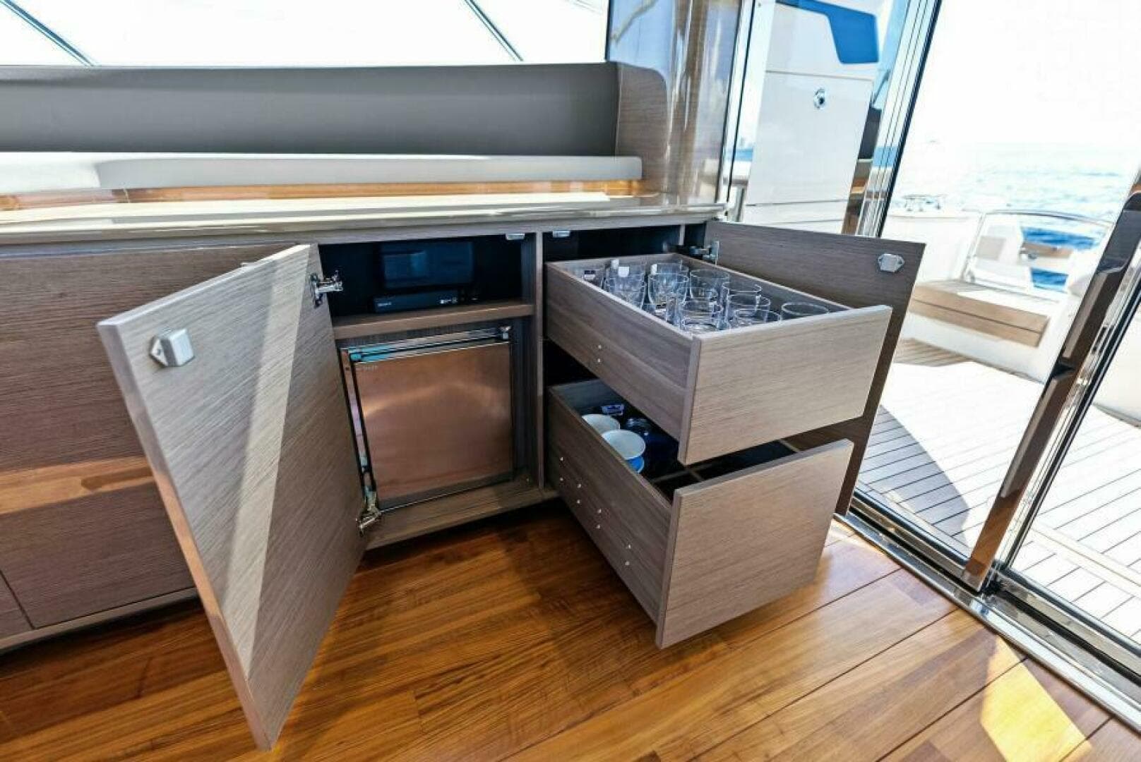 2022 Princess F55 — photo 56