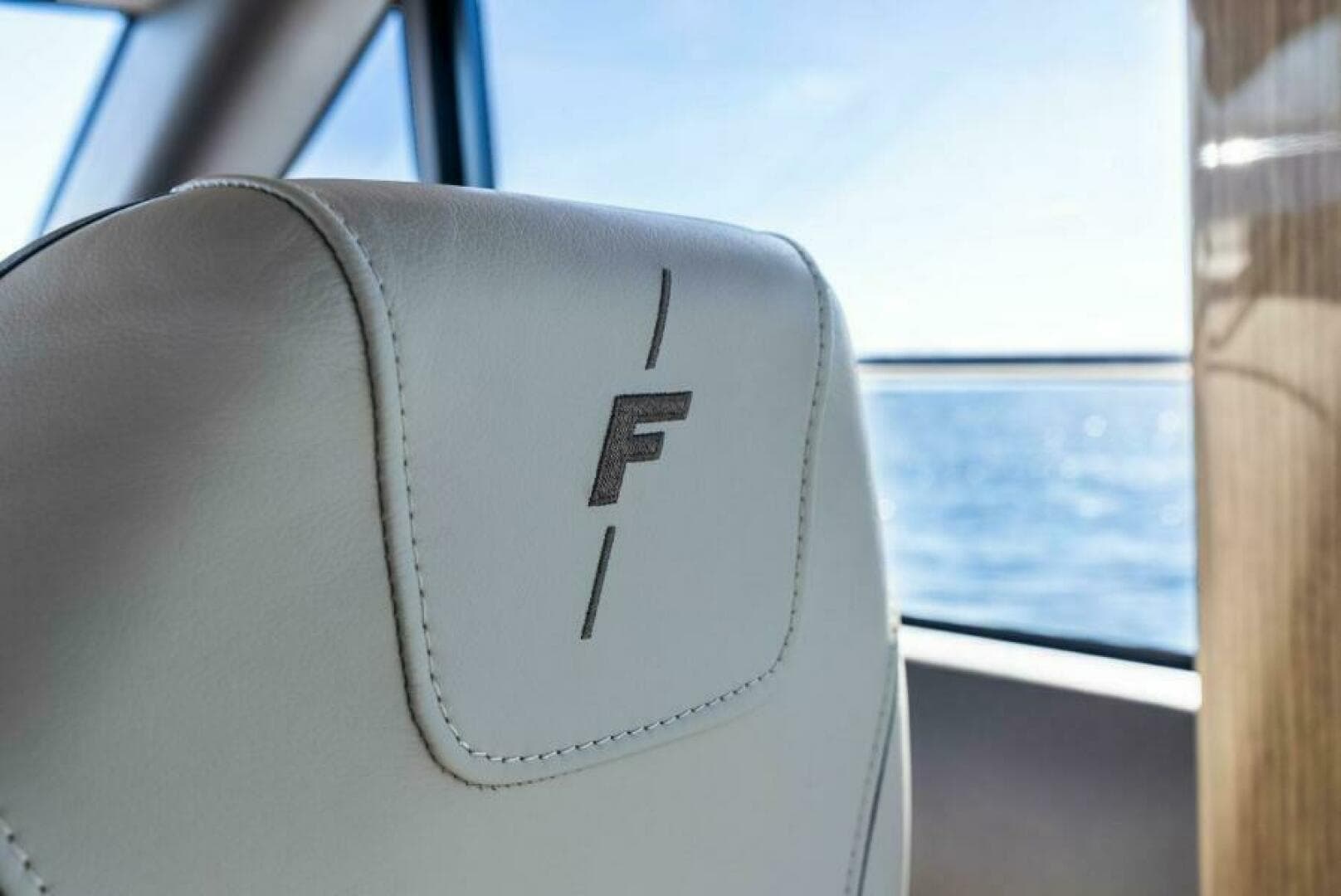 2022 Princess F55 — photo 16