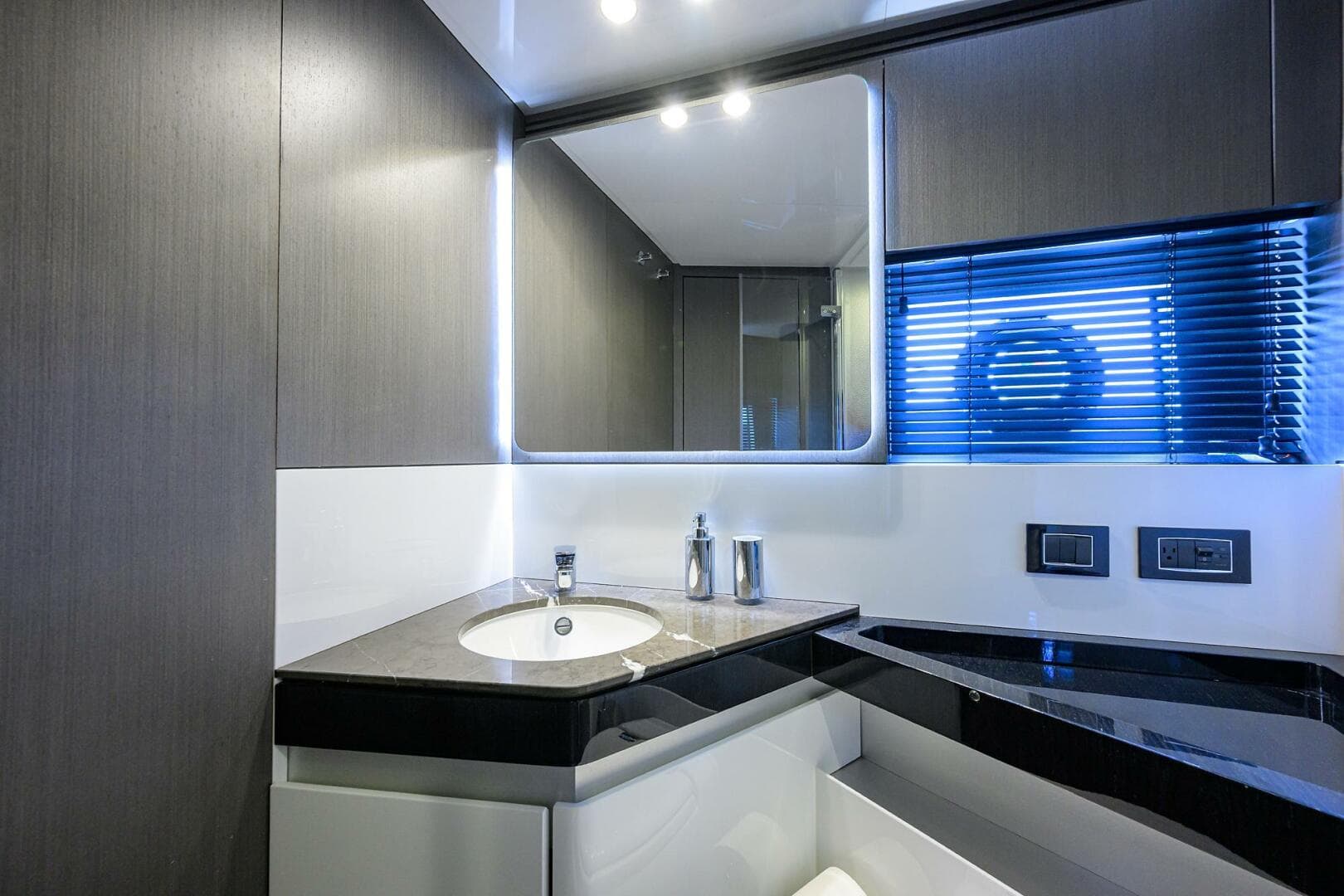 2019 Azimut S7 — photo 115