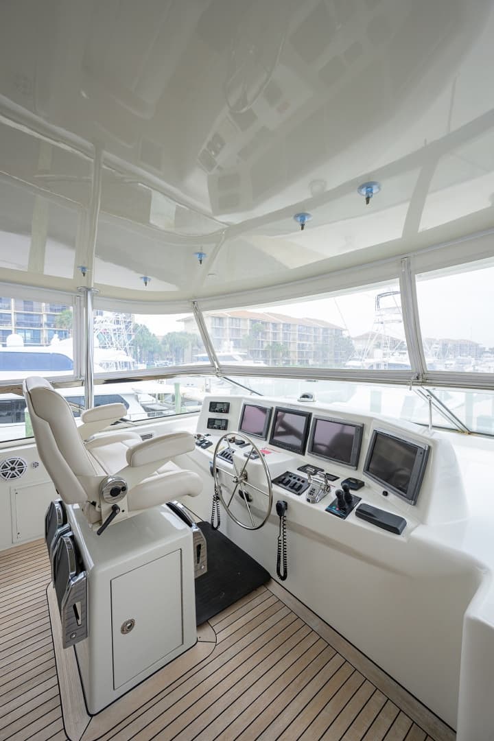 2013 Hatteras 80 — photo 54