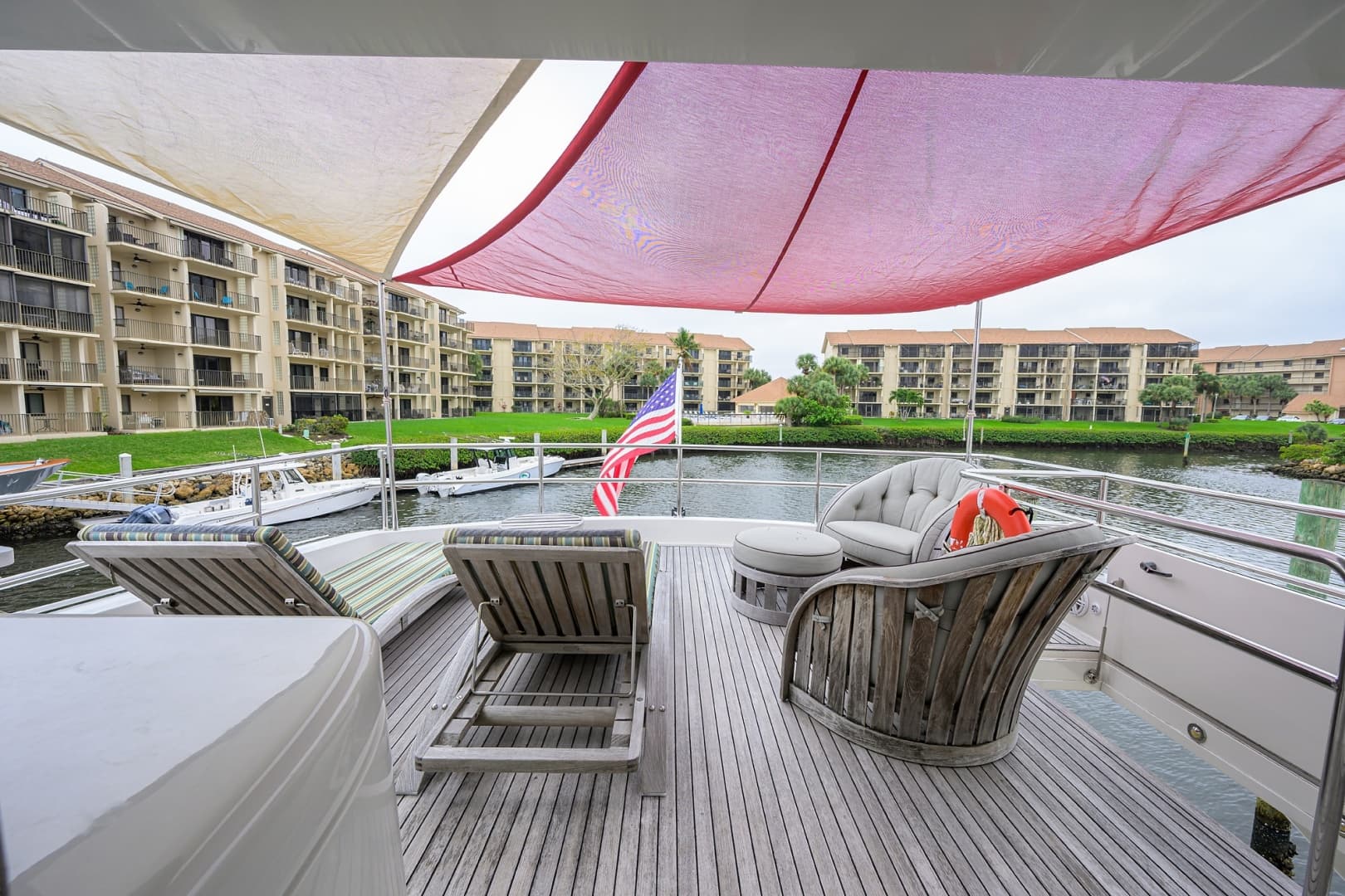 2013 Hatteras 80 — photo 43