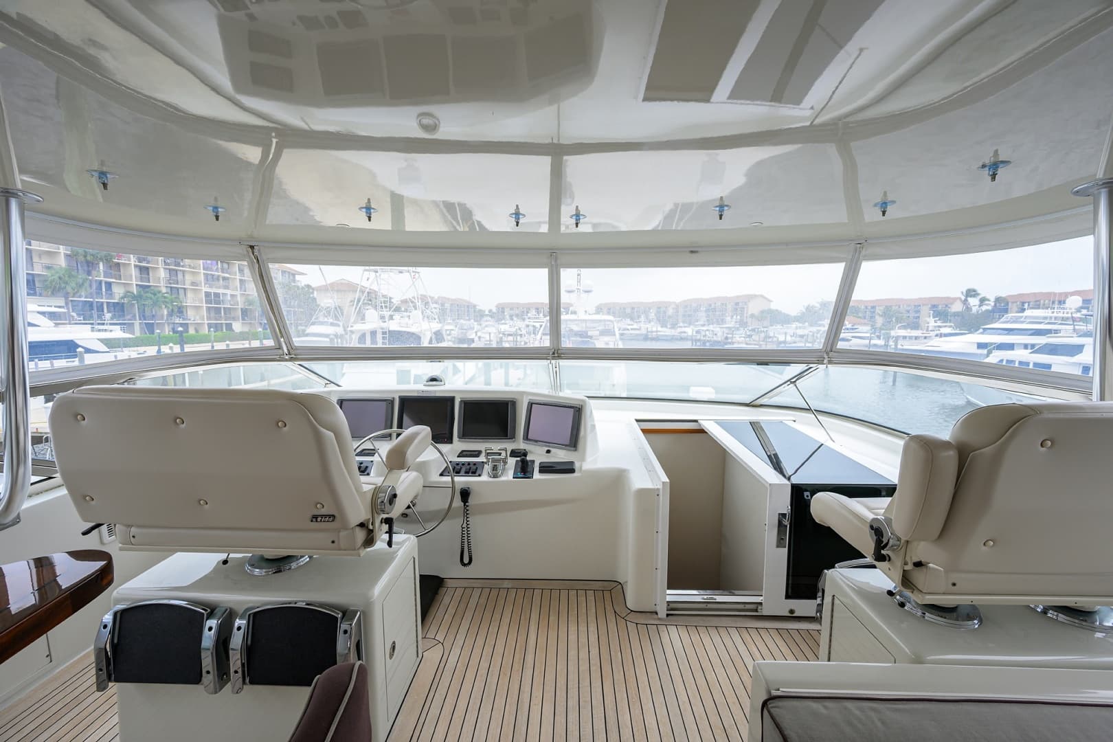 2013 Hatteras 80 — photo 52