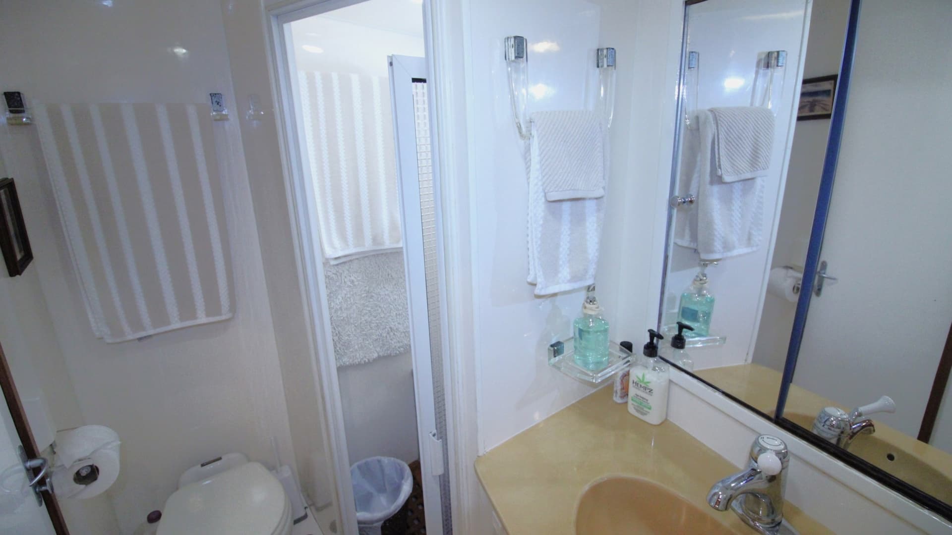 1995 Jefferson 52 Rivanna Cockpit — photo 21