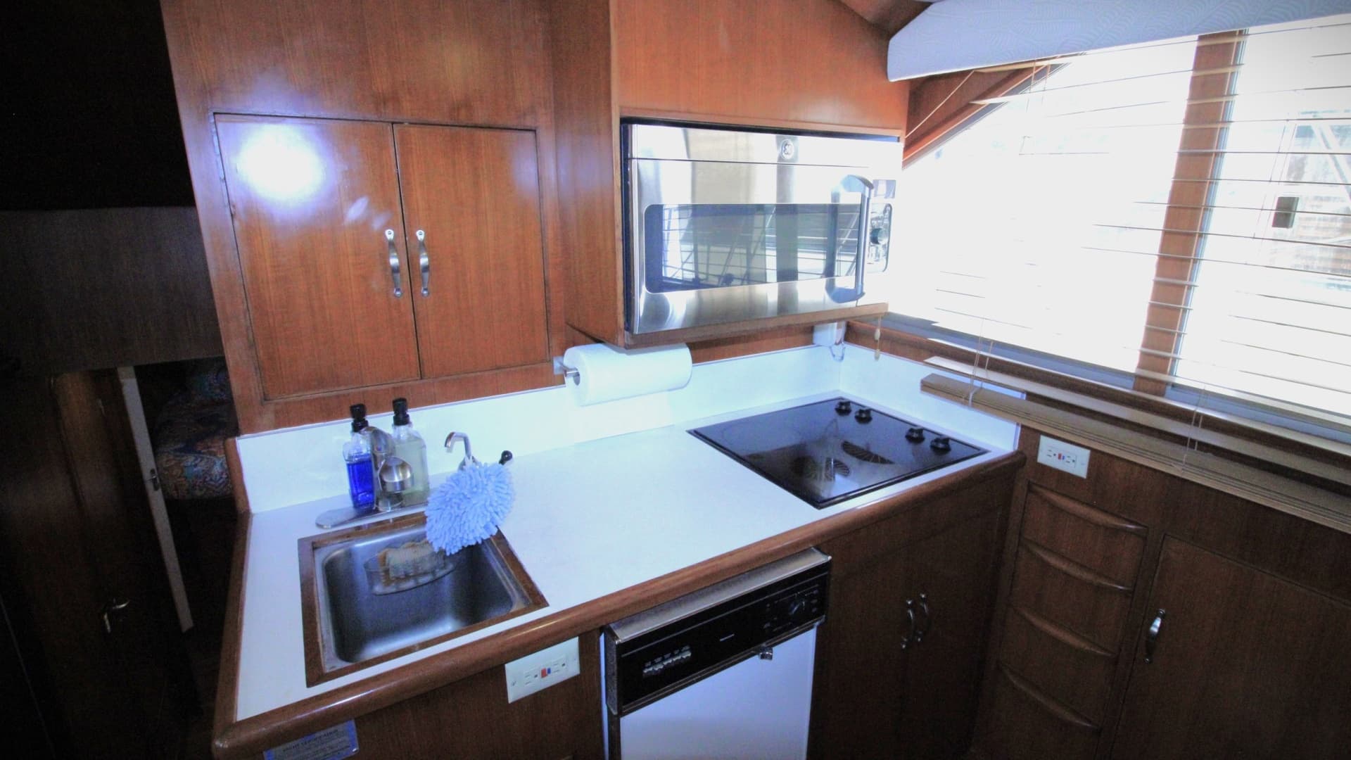 1995 Jefferson 52 Rivanna Cockpit — photo 11