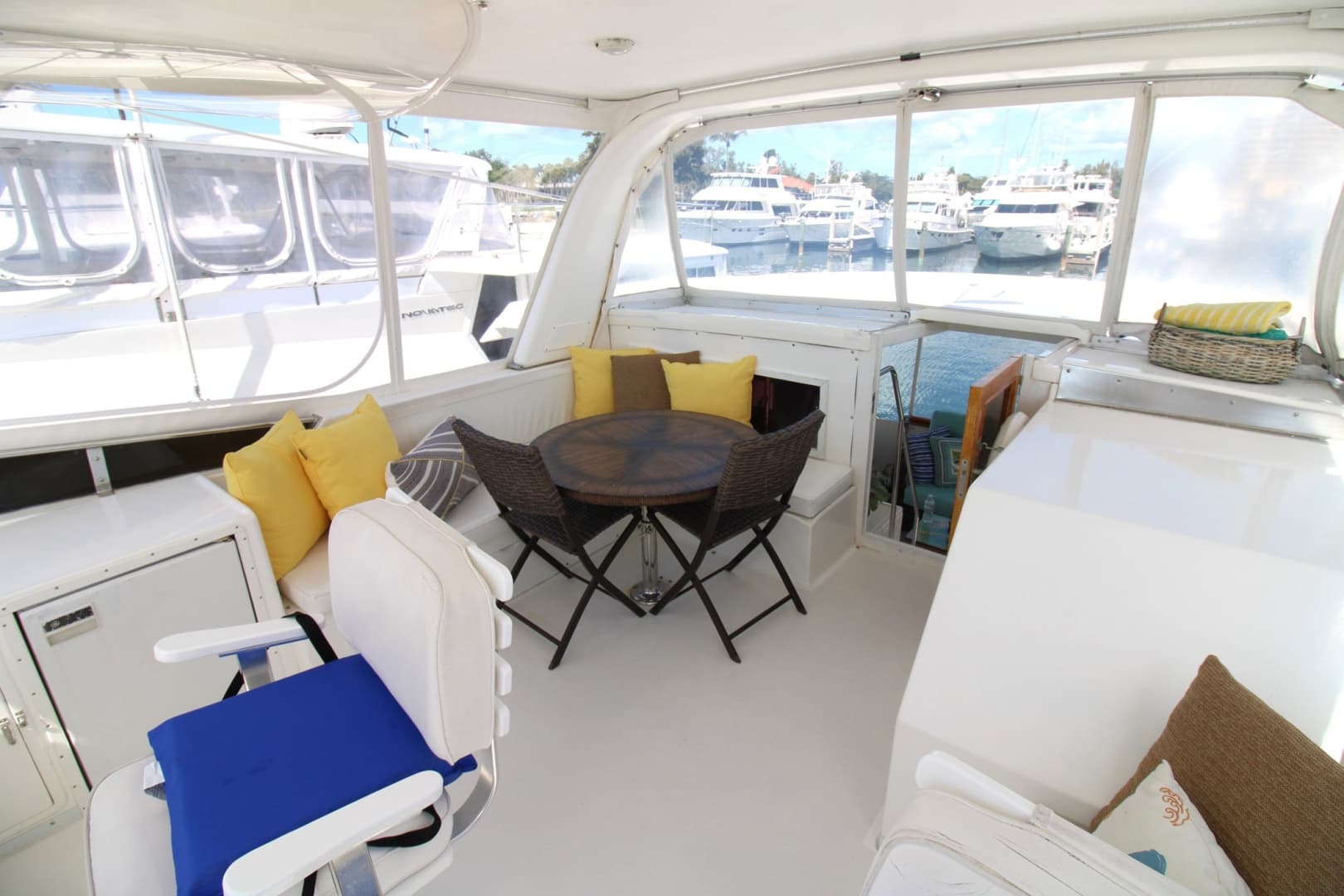 1995 Jefferson 52 Rivanna Cockpit — photo 24