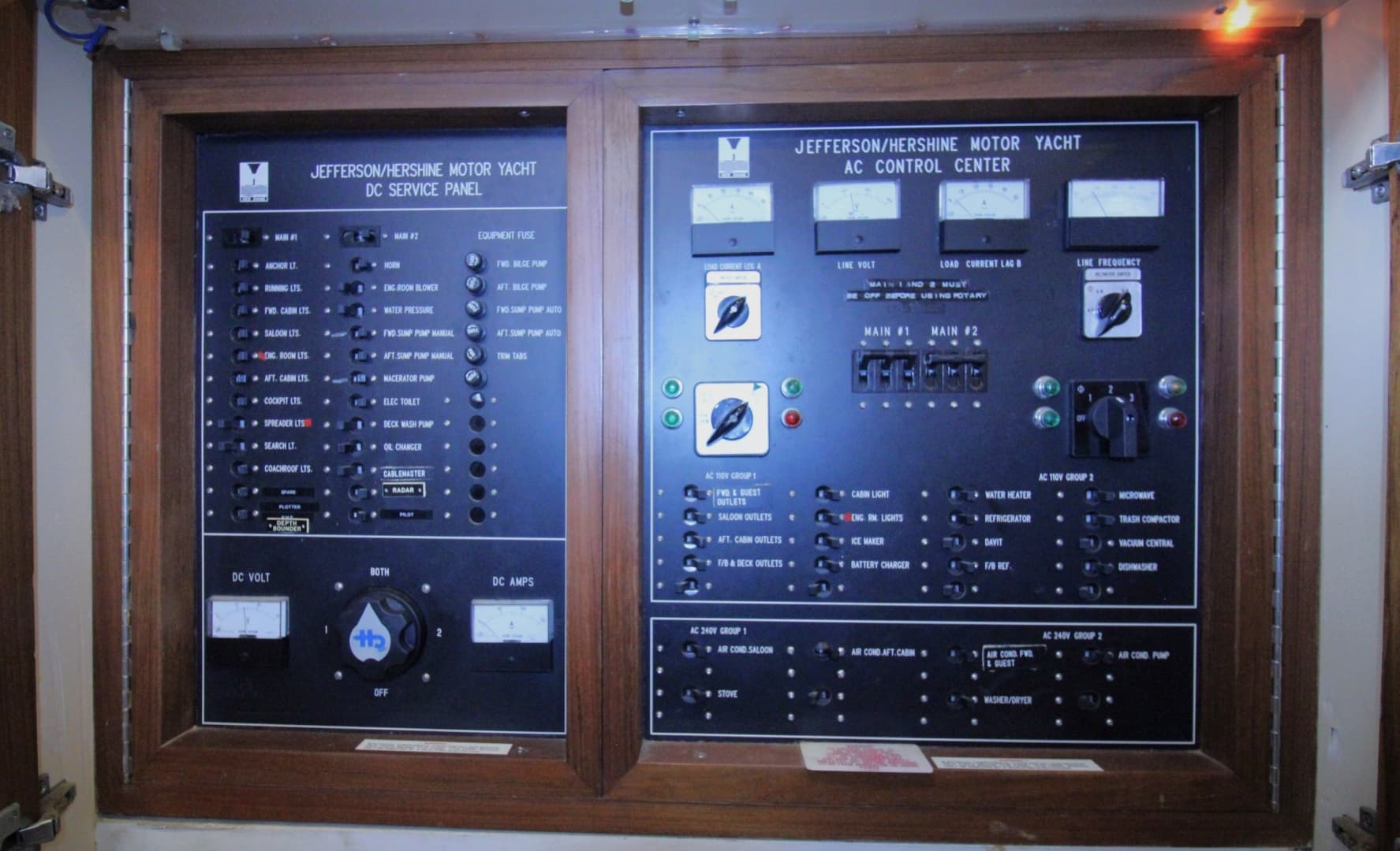 1995 Jefferson 52 Rivanna Cockpit — photo 31