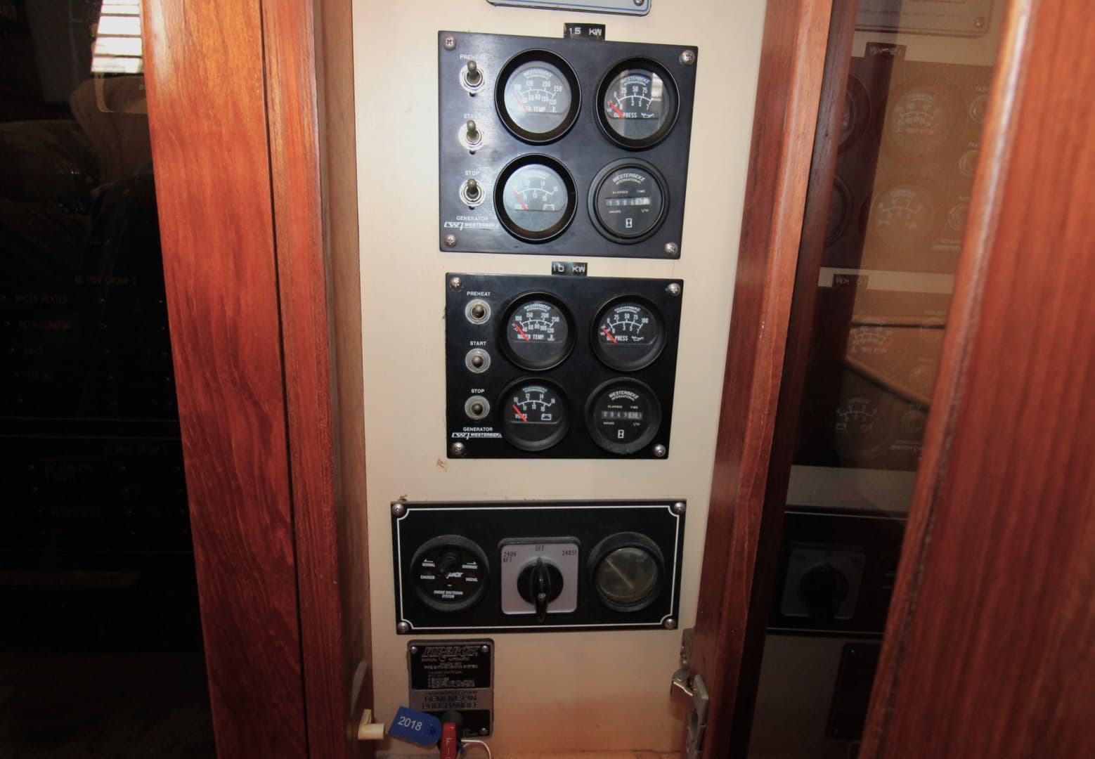 1995 Jefferson 52 Rivanna Cockpit — photo 33