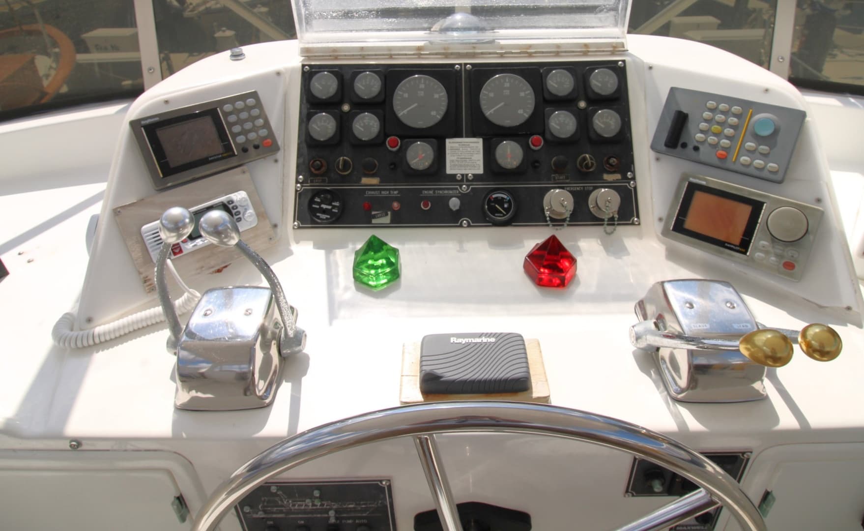 1995 Jefferson 52 Rivanna Cockpit — photo 25