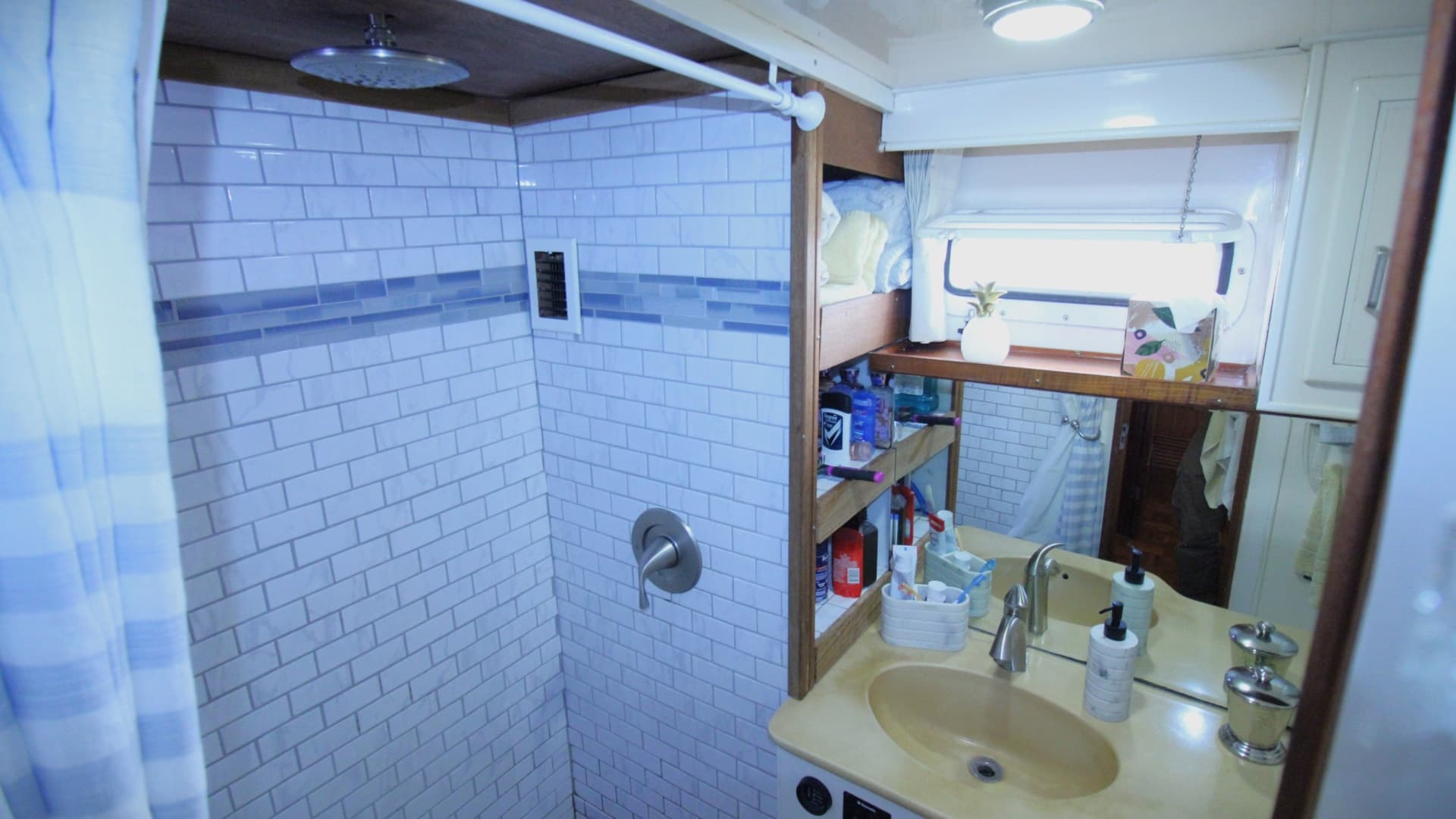 1995 Jefferson 52 Rivanna Cockpit — photo 16