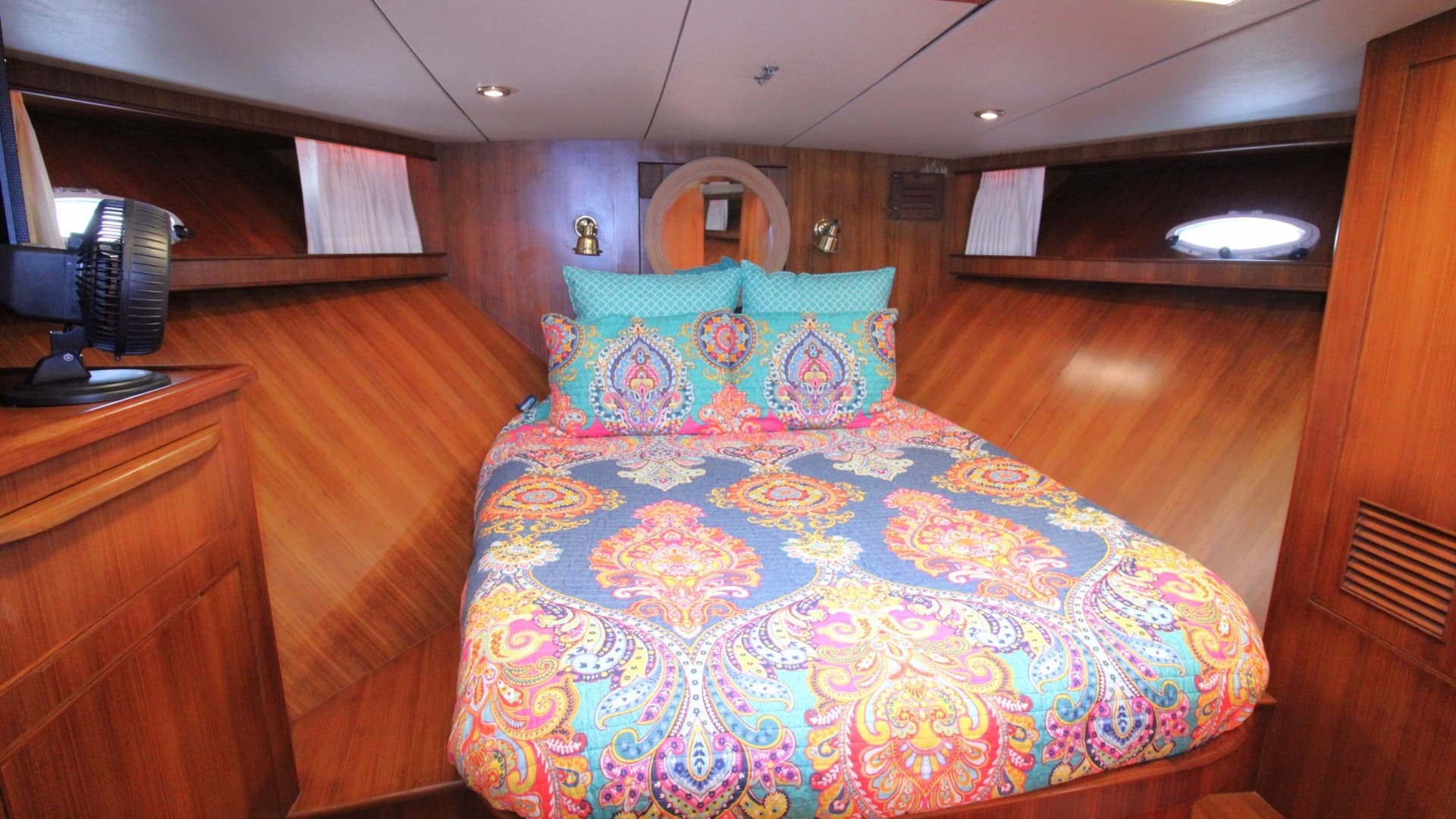 1995 Jefferson 52 Rivanna Cockpit — photo 17