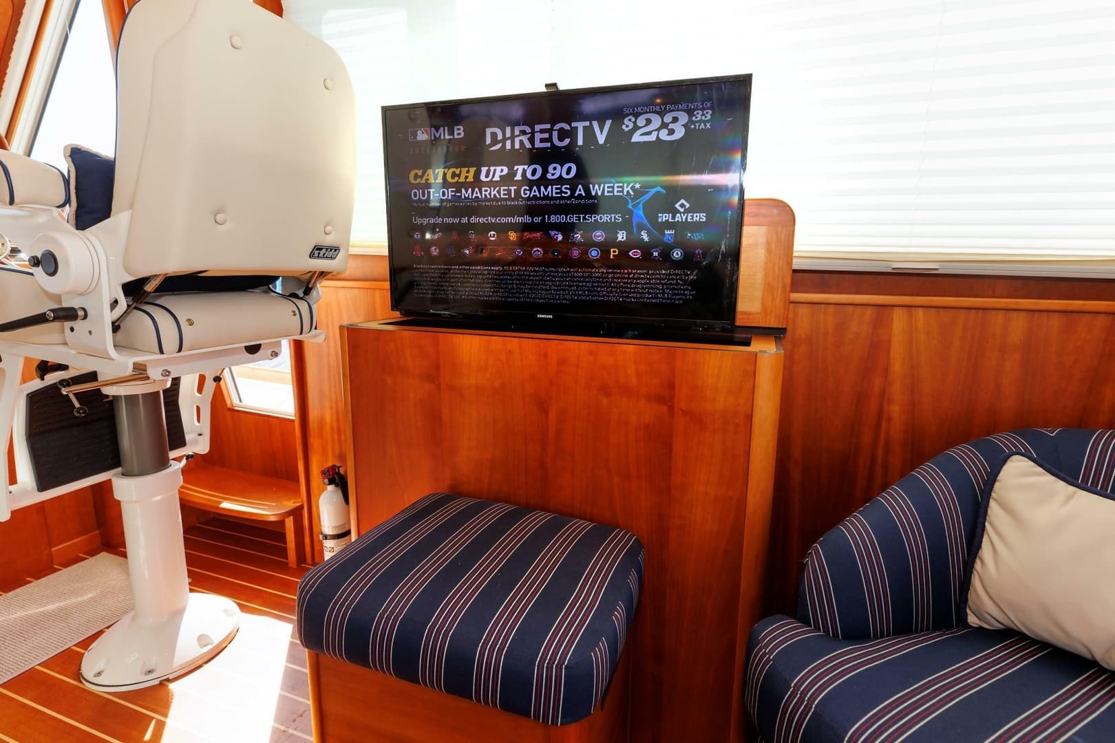 2016 Sabre 42 Fly Bridge Sedan — photo 7