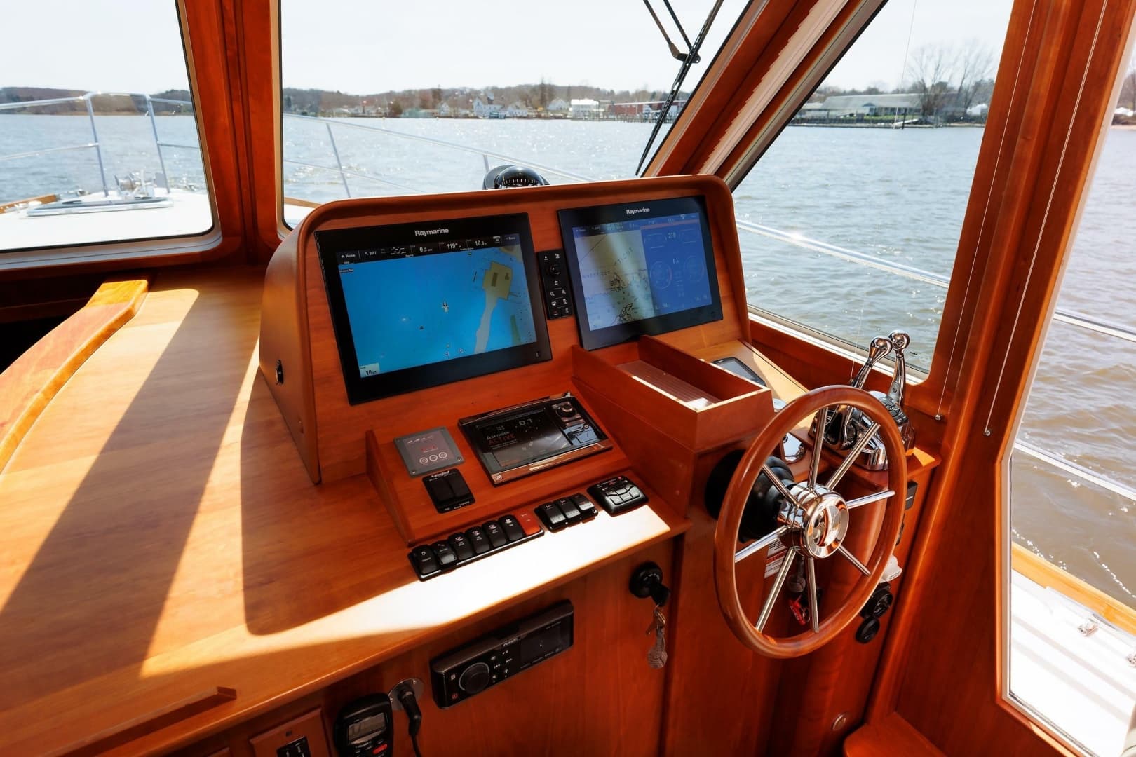 2016 Sabre 42 Fly Bridge Sedan — photo 9