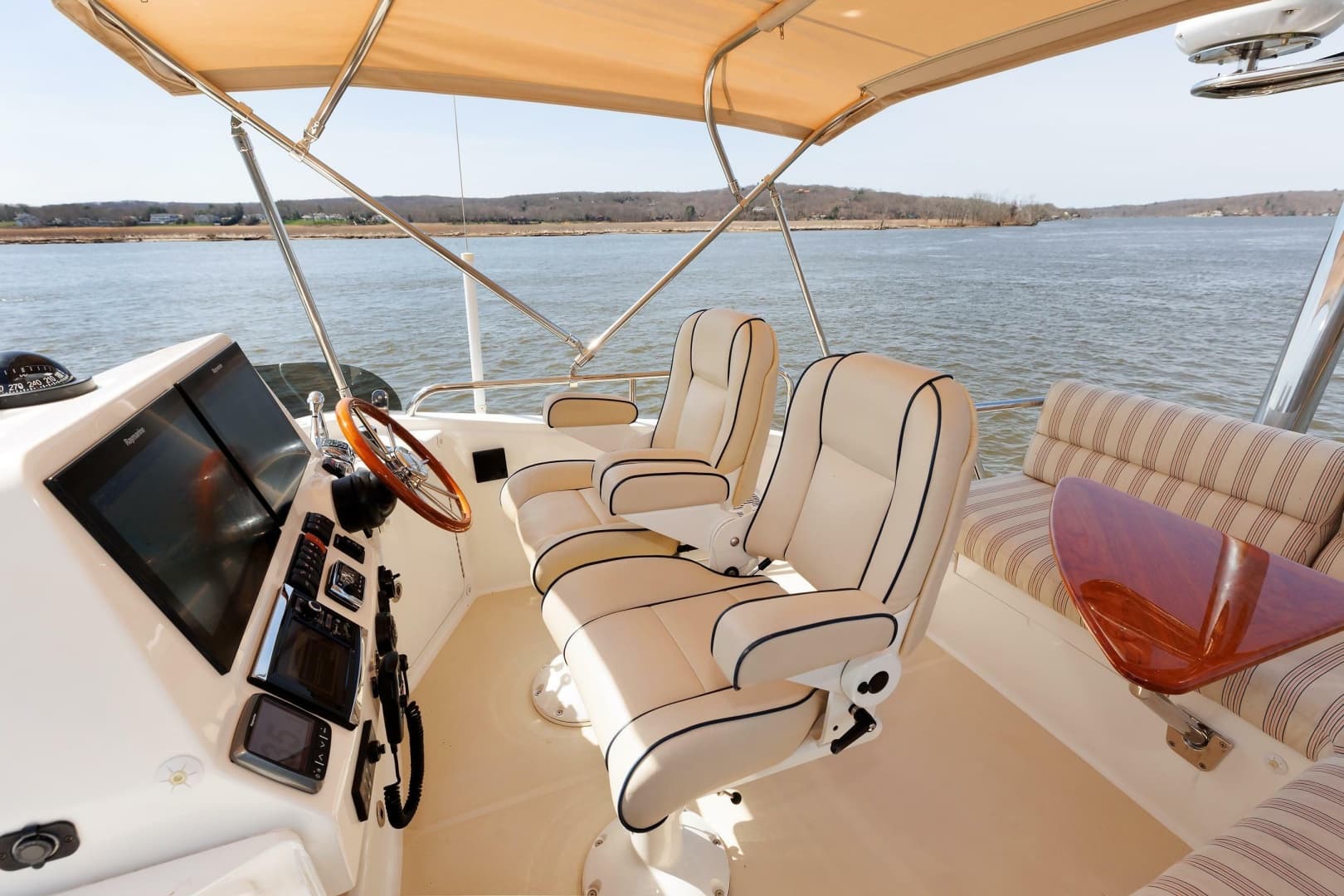 2016 Sabre 42 Fly Bridge Sedan — photo 5