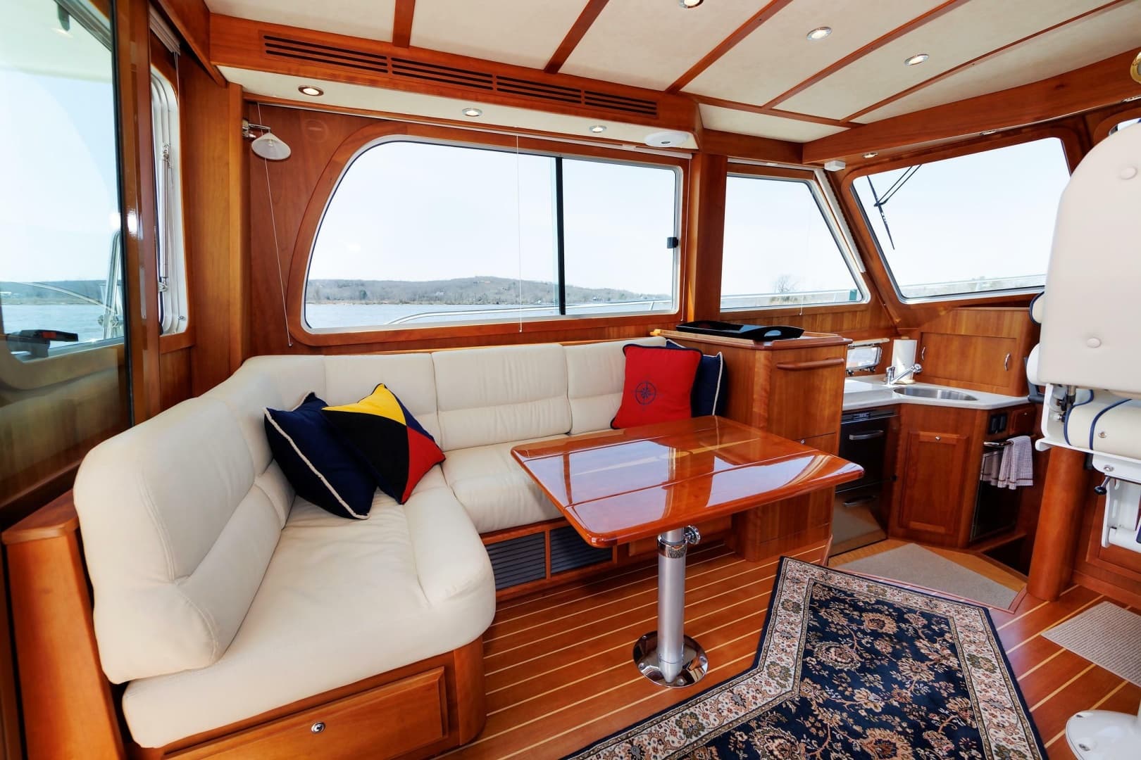 2016 Sabre 42 Fly Bridge Sedan — photo 6