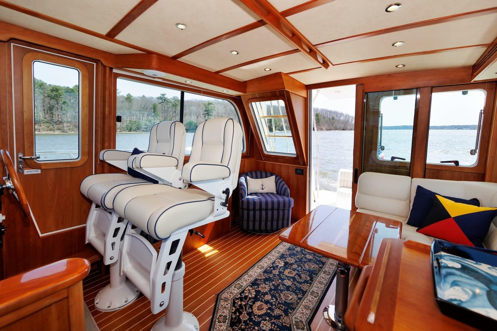 2016 Sabre 42 Fly Bridge Sedan — photo 2